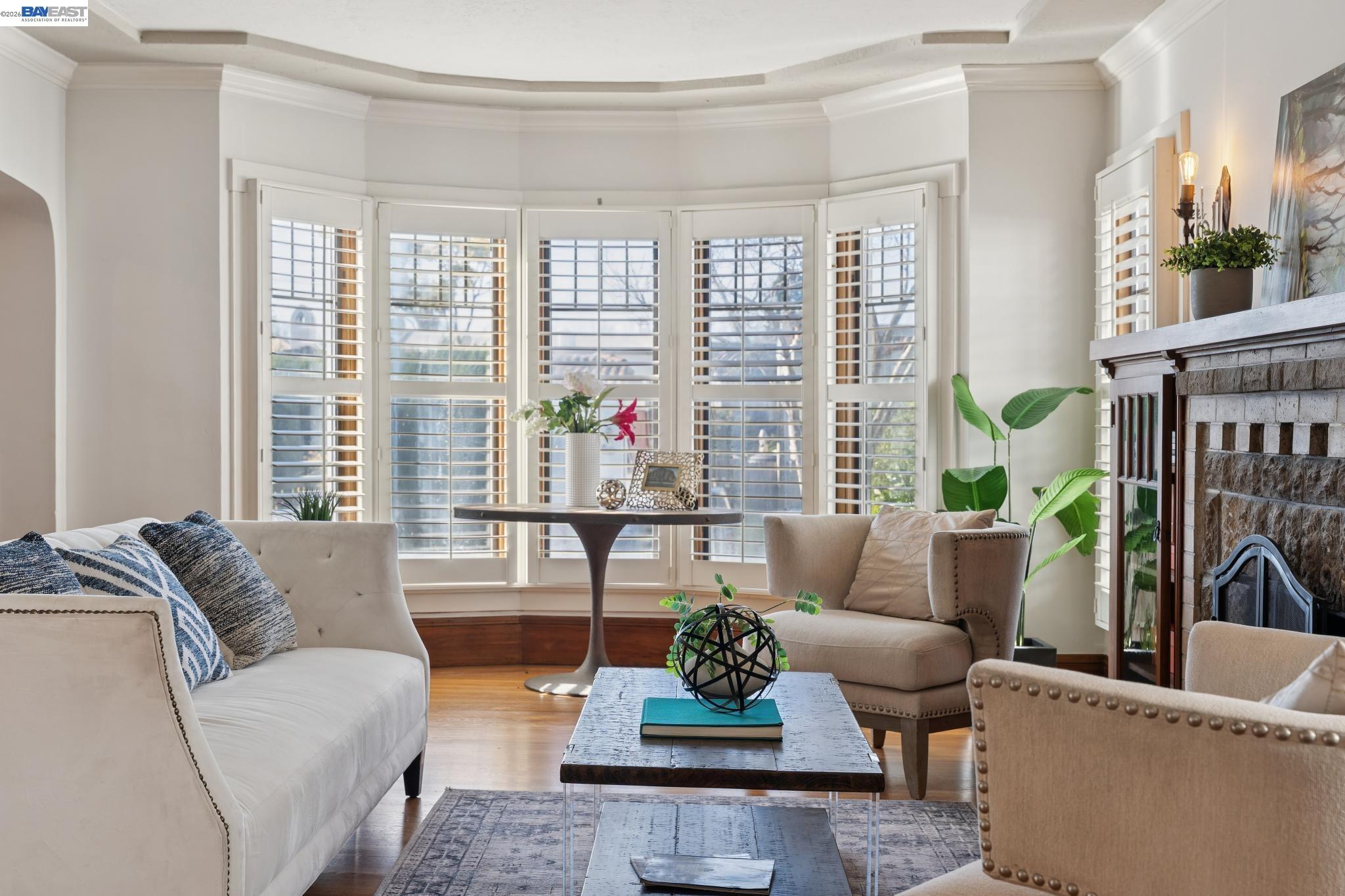 Detail Gallery Image 6 of 32 For 1718 High St, Alameda,  CA 94501 - 3 Beds | 1/1 Baths