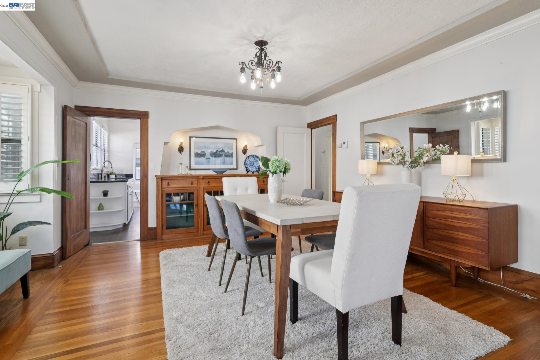 Detail Gallery Image 8 of 32 For 1718 High St, Alameda,  CA 94501 - 3 Beds | 1/1 Baths