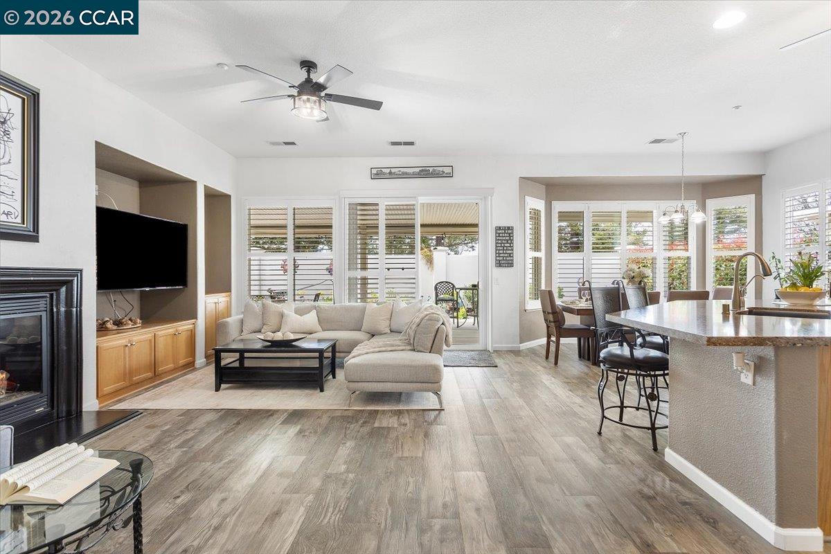 Detail Gallery Image 9 of 49 For 377 St Claire Ter, Brentwood,  CA 94513 - 2 Beds | 2 Baths