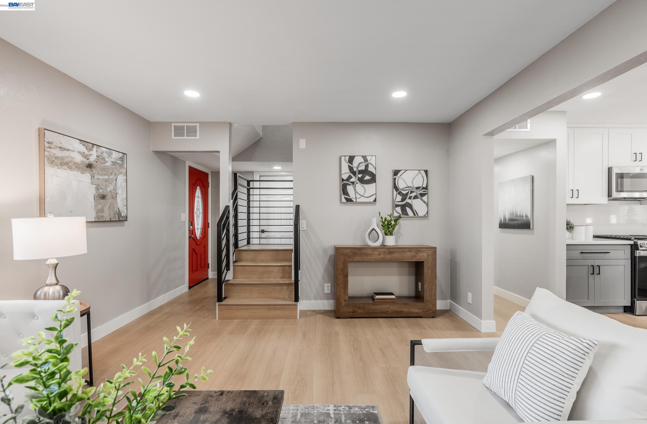 Detail Gallery Image 5 of 40 For 1394 Glacier Dr, Milpitas,  CA 95035 - 5 Beds | 2/1 Baths