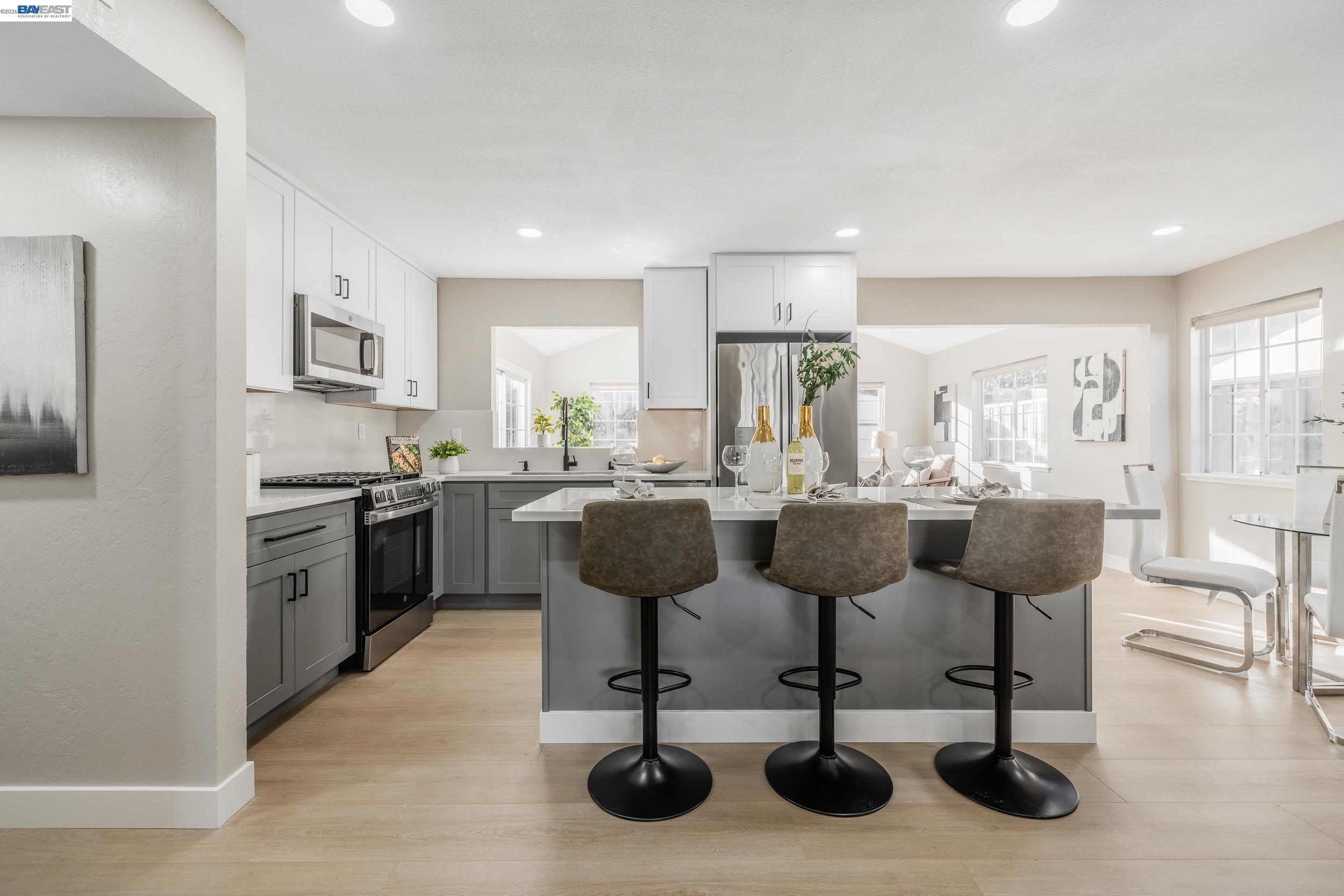 Detail Gallery Image 8 of 40 For 1394 Glacier Dr, Milpitas,  CA 95035 - 5 Beds | 2/1 Baths