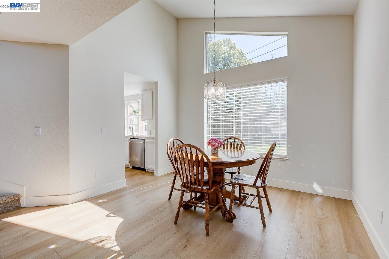 Detail Gallery Image 11 of 49 For 8524 Oak Harbour Ct, Fair Oaks,  CA 95628 - 5 Beds | 4 Baths