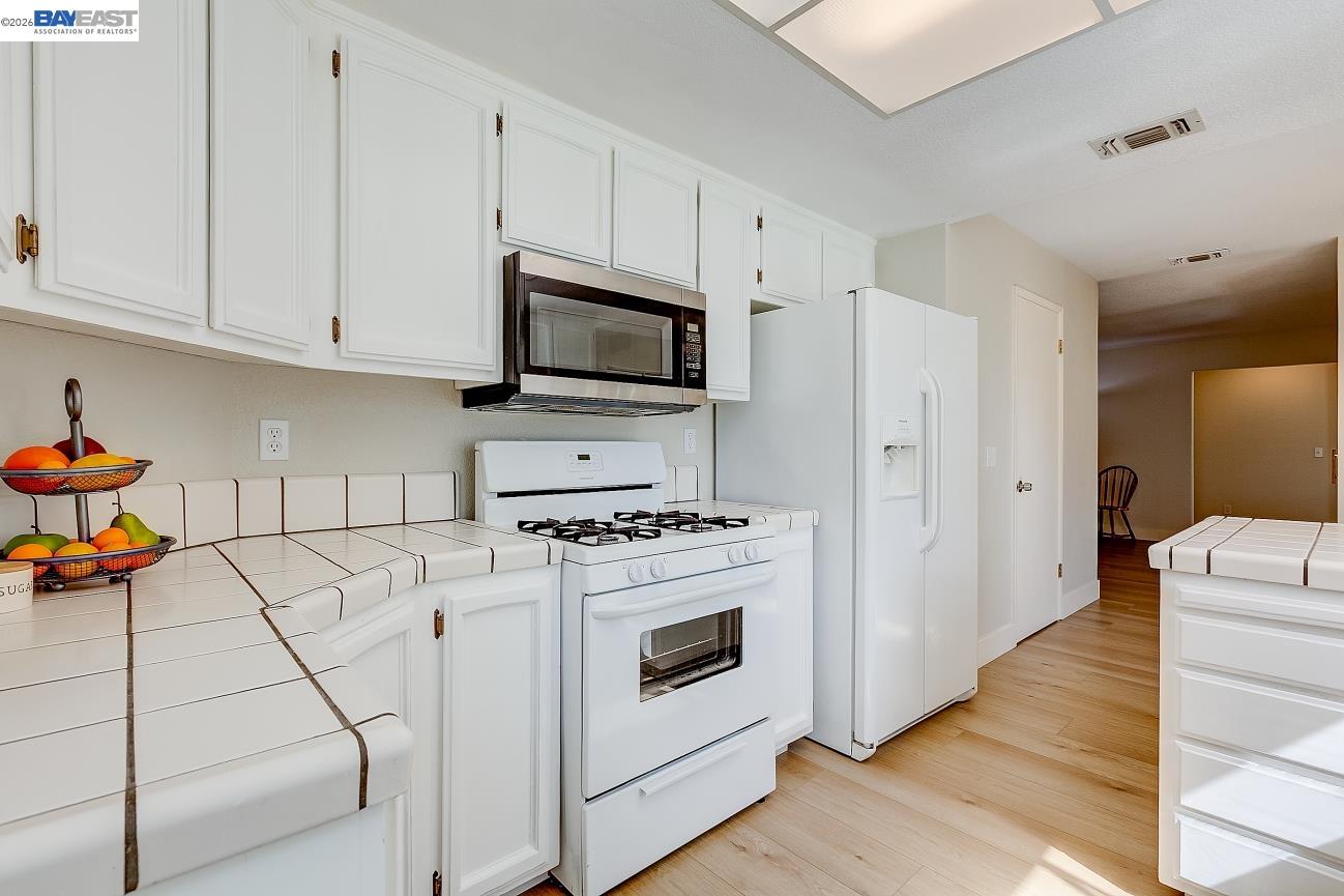 Detail Gallery Image 15 of 49 For 8524 Oak Harbour Ct, Fair Oaks,  CA 95628 - 5 Beds | 4 Baths