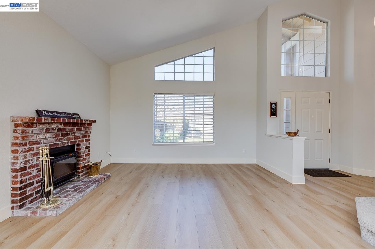 Detail Gallery Image 4 of 49 For 8524 Oak Harbour Ct, Fair Oaks,  CA 95628 - 5 Beds | 4 Baths