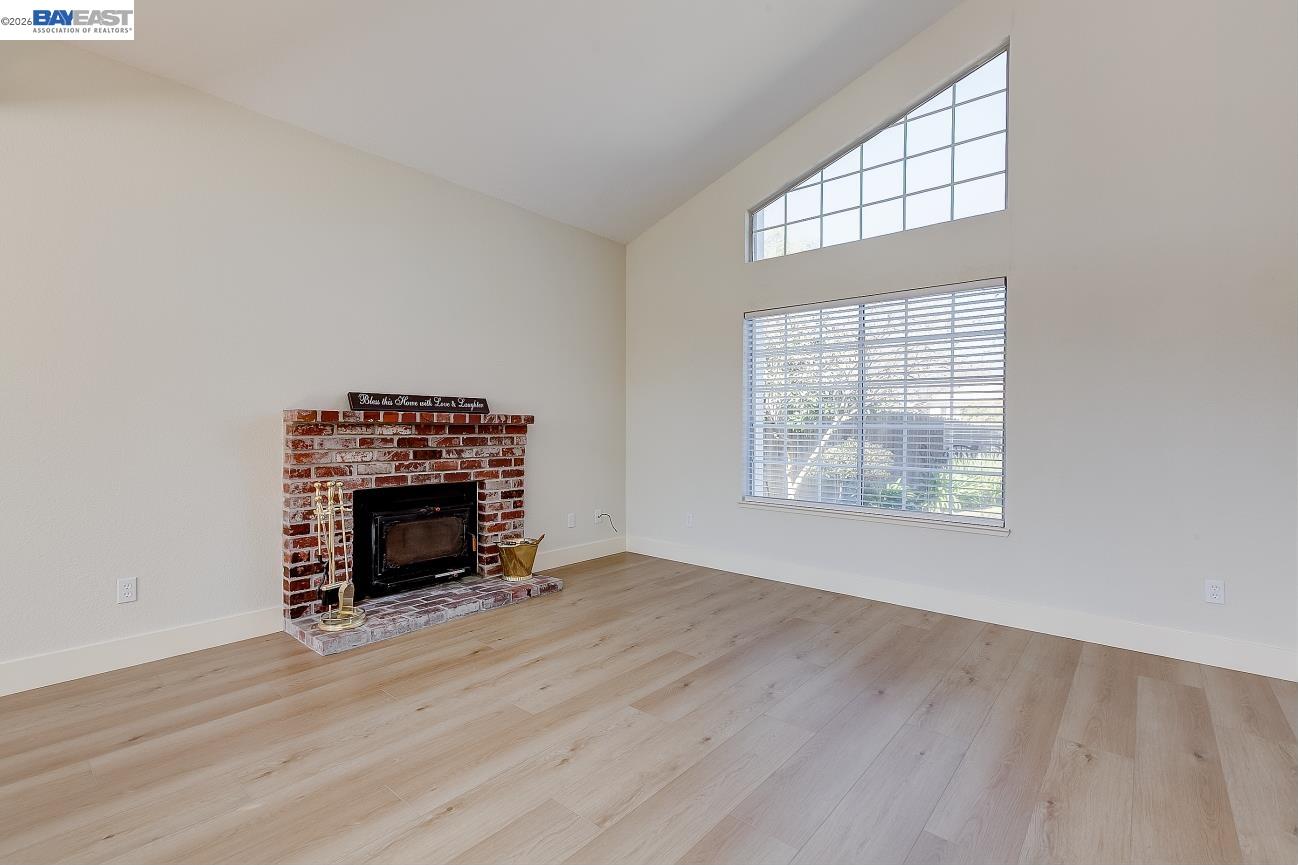 Detail Gallery Image 5 of 49 For 8524 Oak Harbour Ct, Fair Oaks,  CA 95628 - 5 Beds | 4 Baths