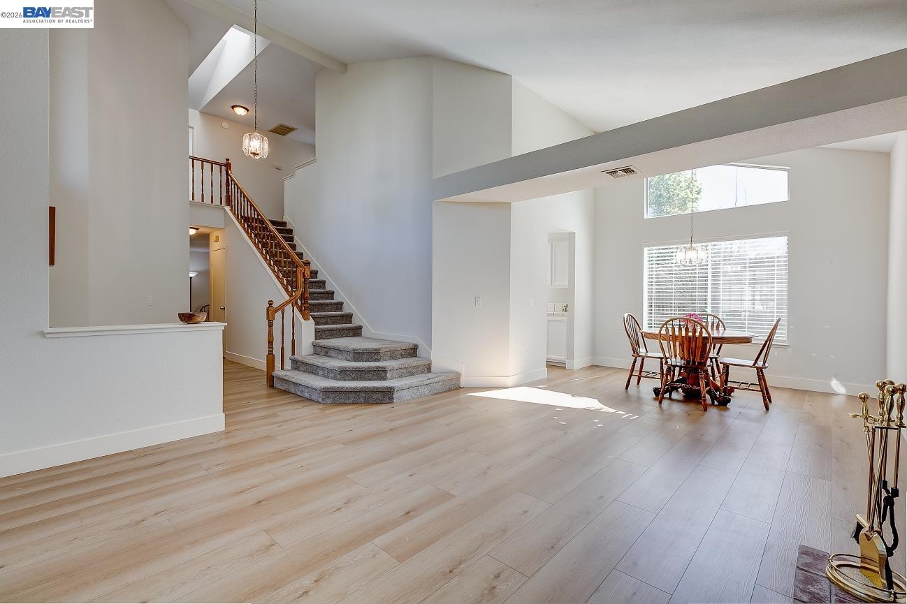 Detail Gallery Image 6 of 49 For 8524 Oak Harbour Ct, Fair Oaks,  CA 95628 - 5 Beds | 4 Baths