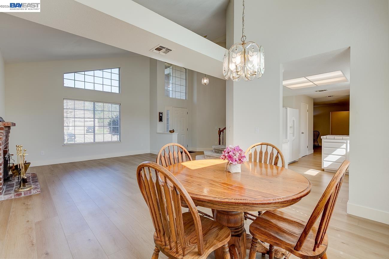 Detail Gallery Image 10 of 49 For 8524 Oak Harbour Ct, Fair Oaks,  CA 95628 - 5 Beds | 4 Baths