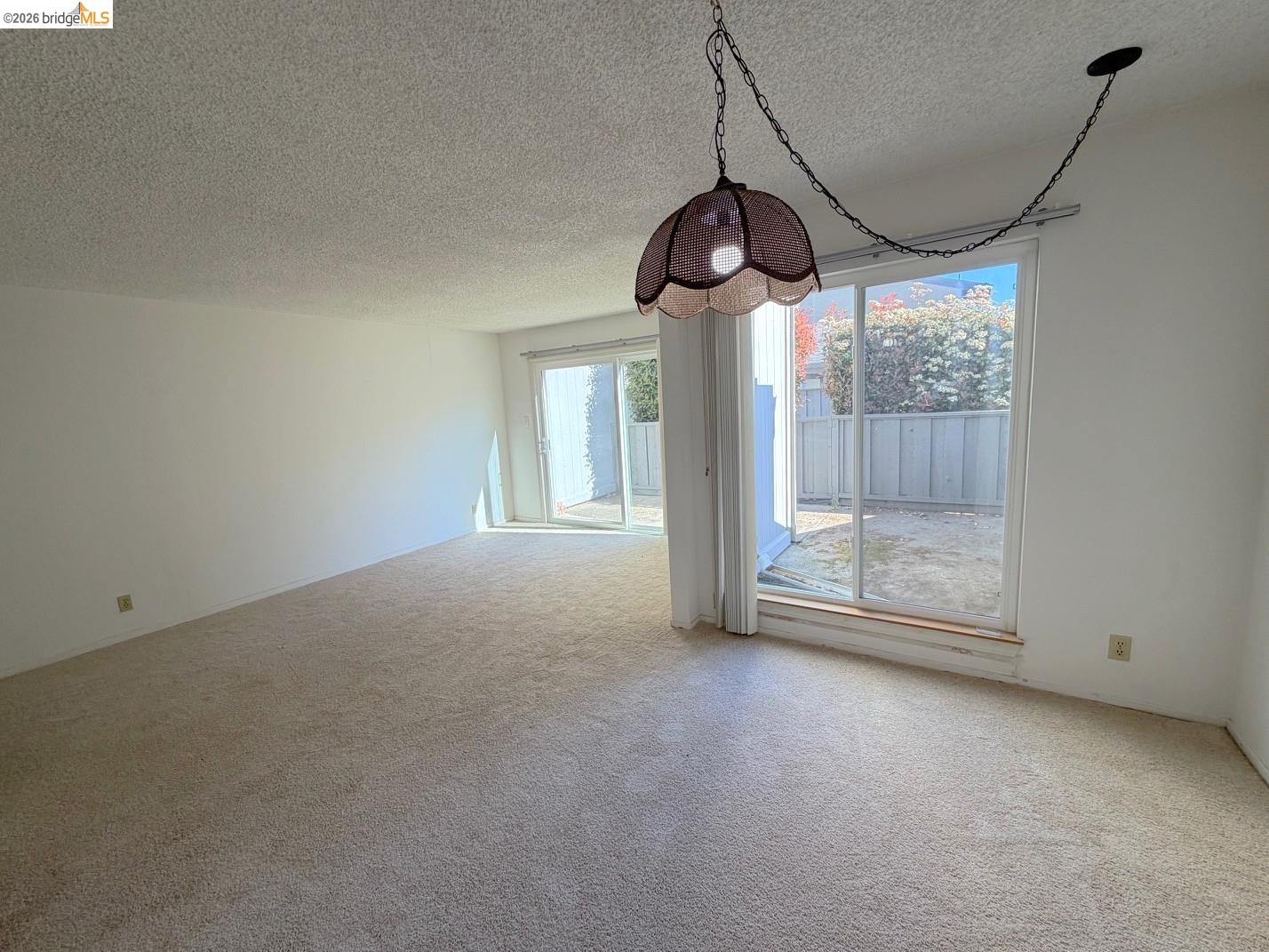 Detail Gallery Image 4 of 27 For 1175 Kenwal Rd #B,  Concord,  CA 94521 - 2 Beds | 1/1 Baths