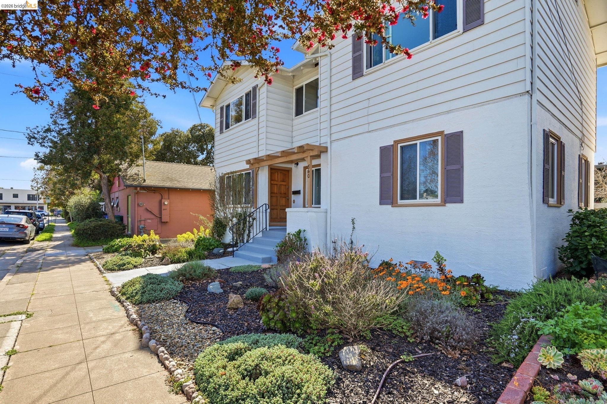 Detail Gallery Image 3 of 42 For 840 Key Route Blvd, Albany,  CA 94706 - – Beds | – Baths