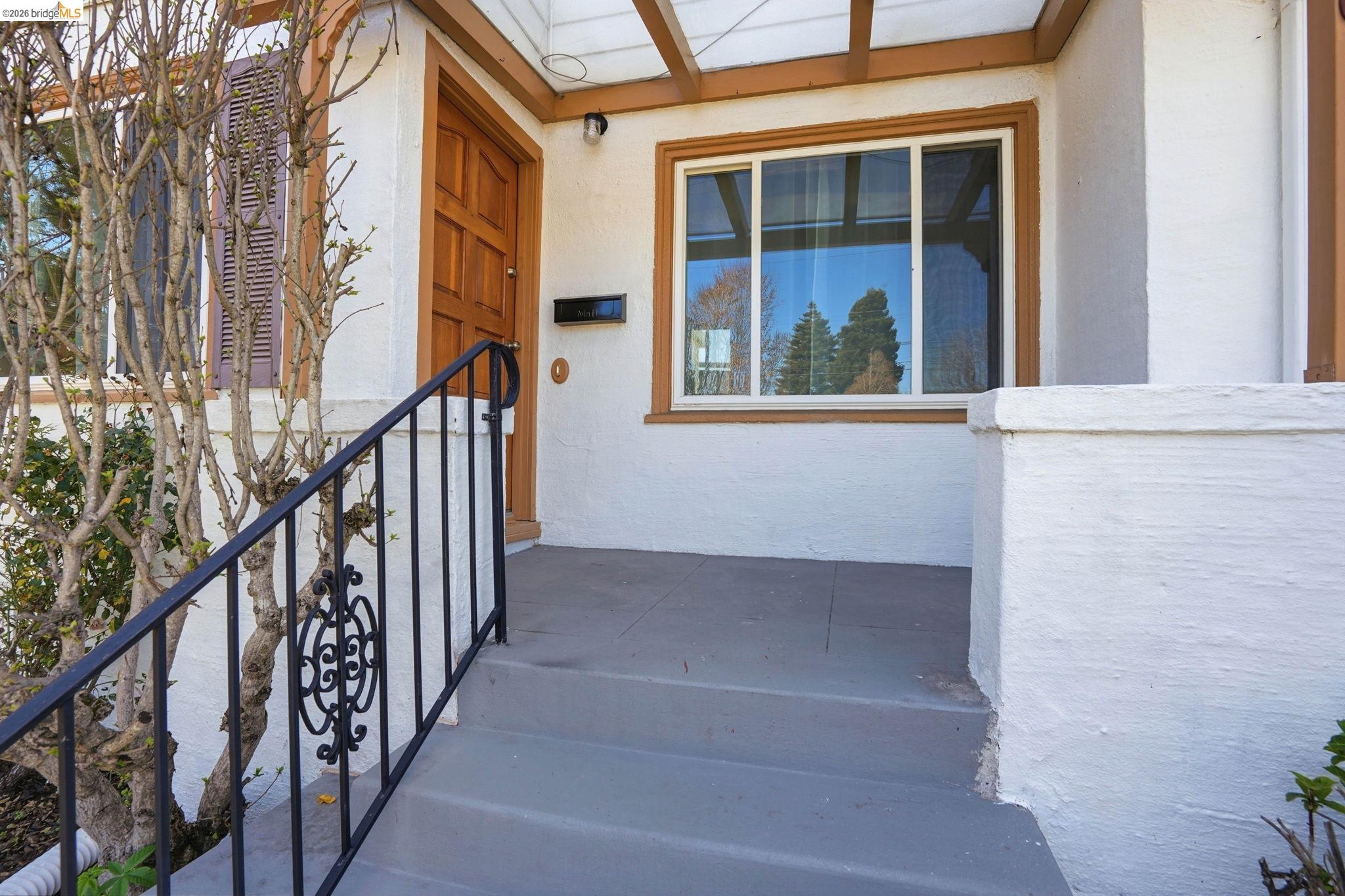 Detail Gallery Image 4 of 42 For 840 Key Route Blvd, Albany,  CA 94706 - – Beds | – Baths