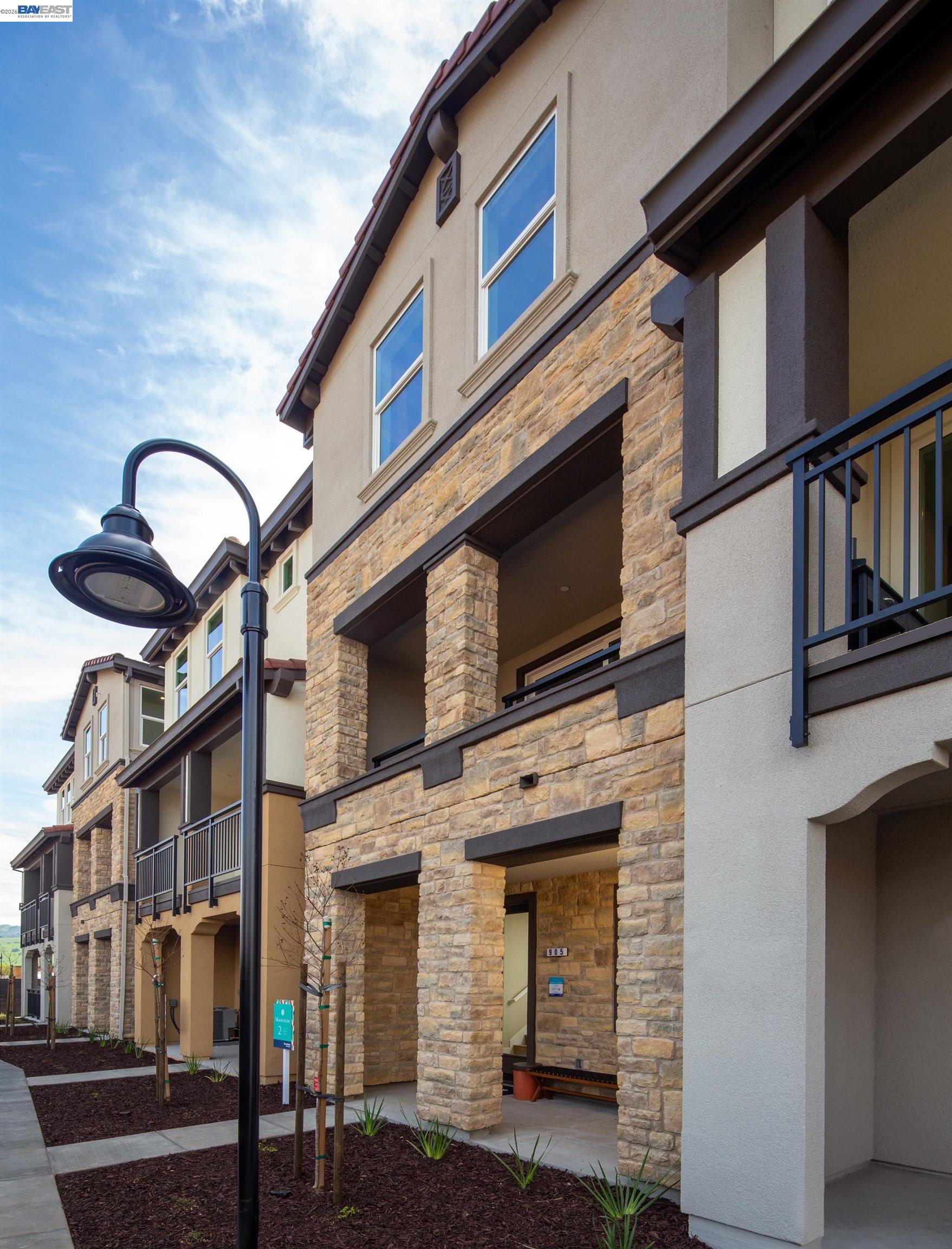 Detail Gallery Image 1 of 13 For 913 More Lane #1304,  Morgan Hill,  CA 95037 - 3 Beds | 3/1 Baths