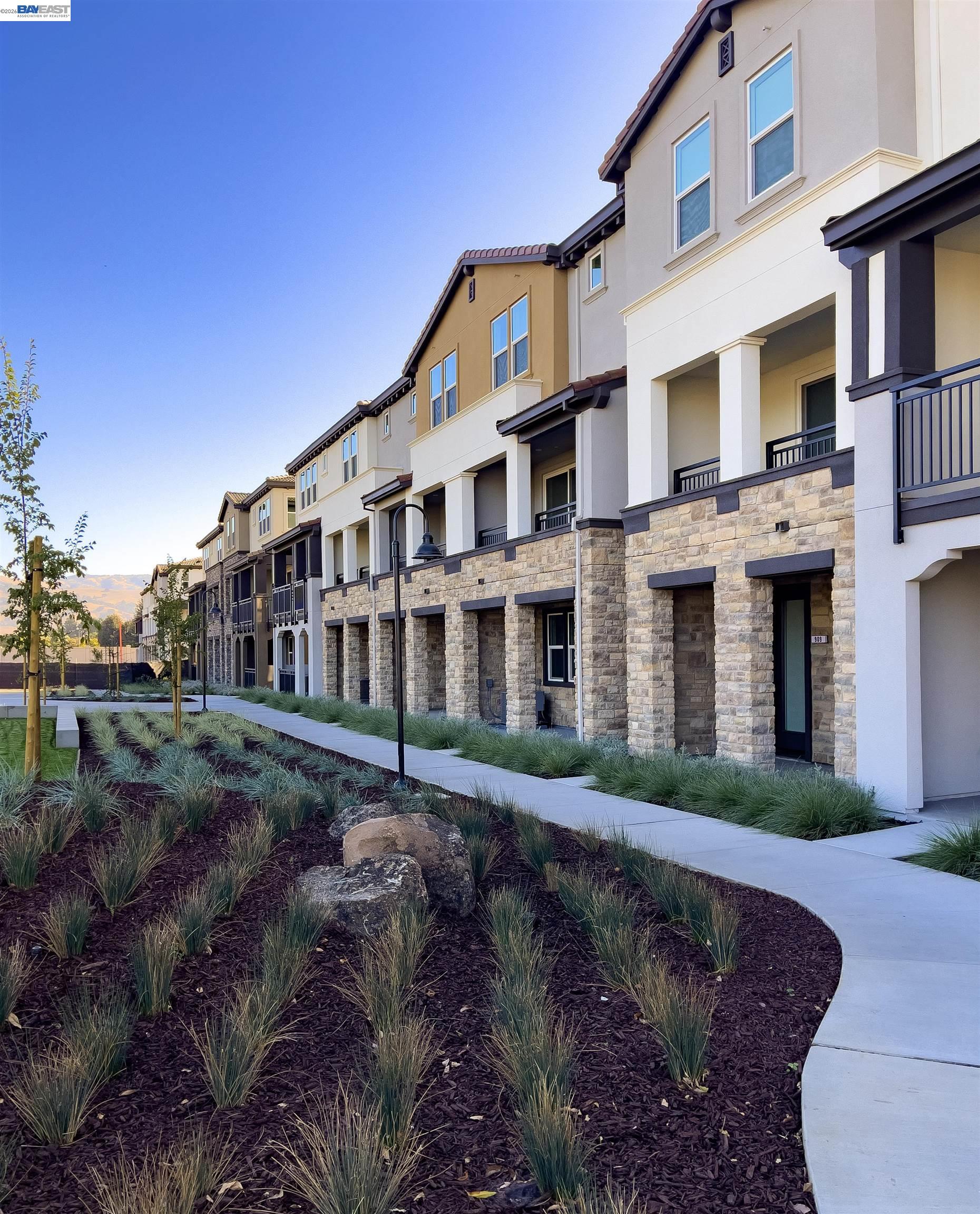 Detail Gallery Image 12 of 13 For 913 More Lane #1304,  Morgan Hill,  CA 95037 - 3 Beds | 3/1 Baths