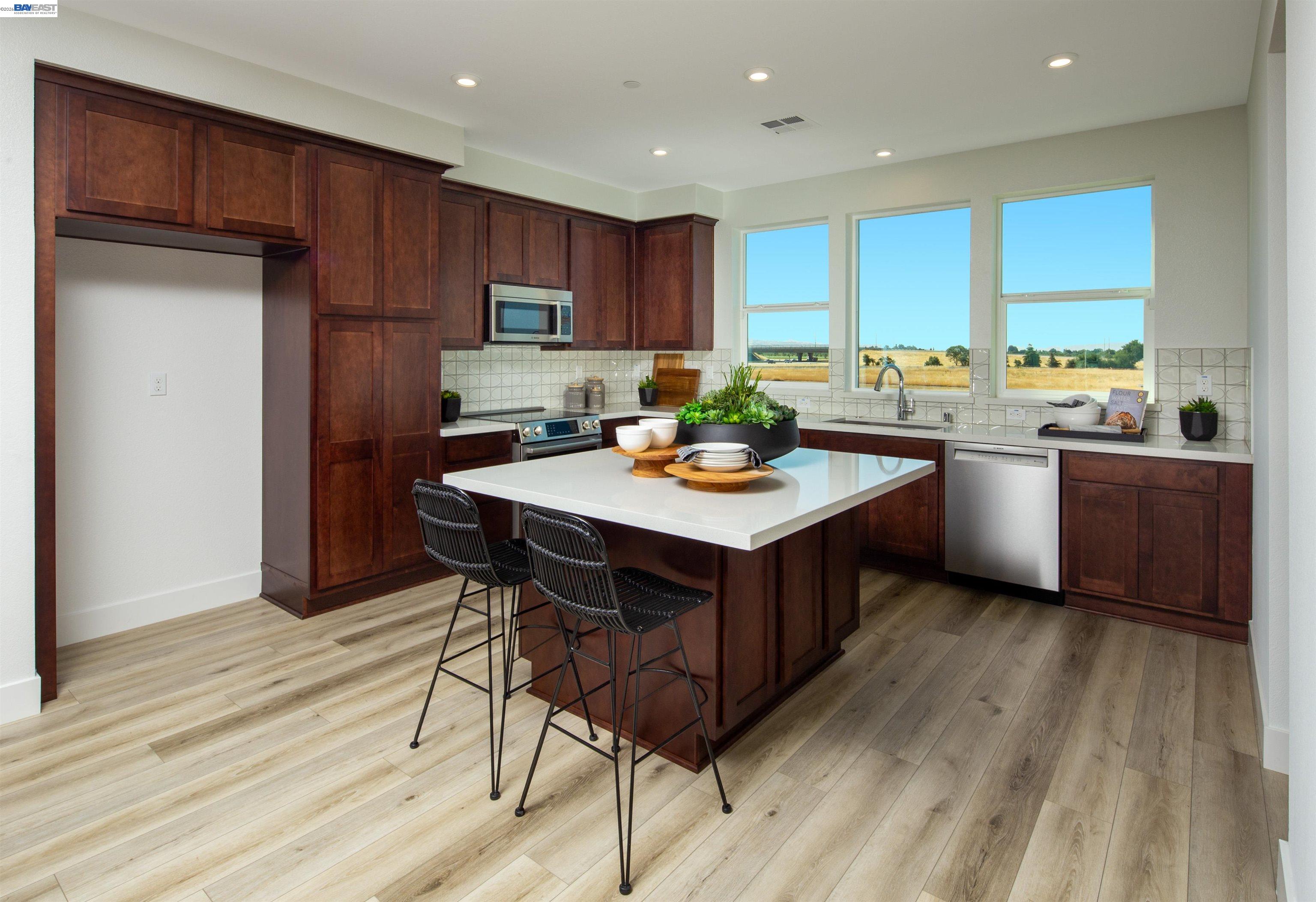 Detail Gallery Image 5 of 14 For 909 More Lane #1303,  Morgan Hill,  CA 95037 - 4 Beds | 3/1 Baths