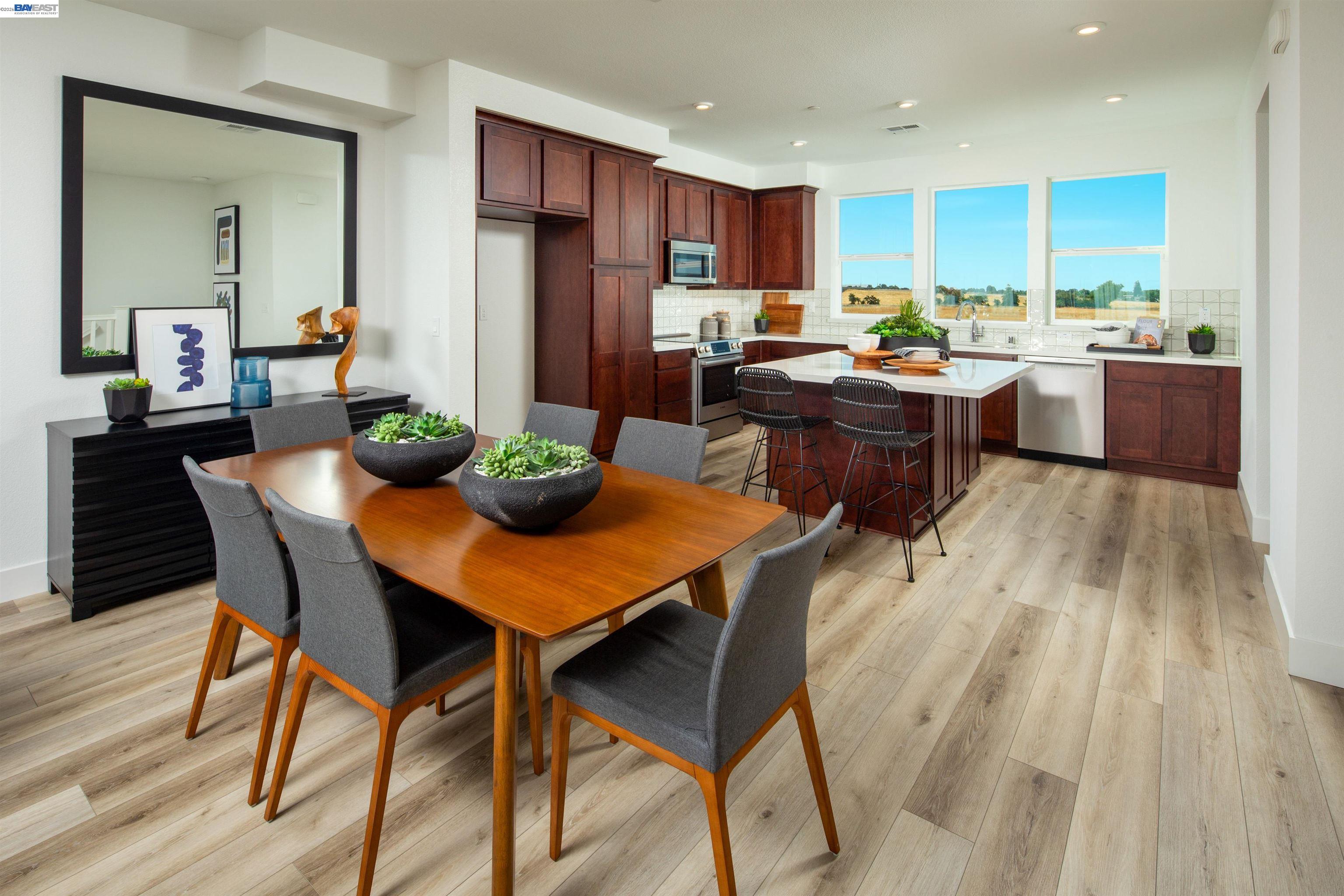 Detail Gallery Image 6 of 14 For 909 More Lane #1303,  Morgan Hill,  CA 95037 - 4 Beds | 3/1 Baths