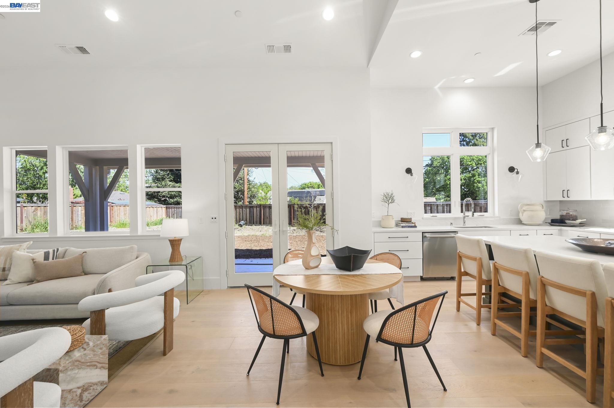 Detail Gallery Image 3 of 21 For 102 Providence Place, Pleasant Hill,  CA 94523 - 5 Beds | 3/1 Baths