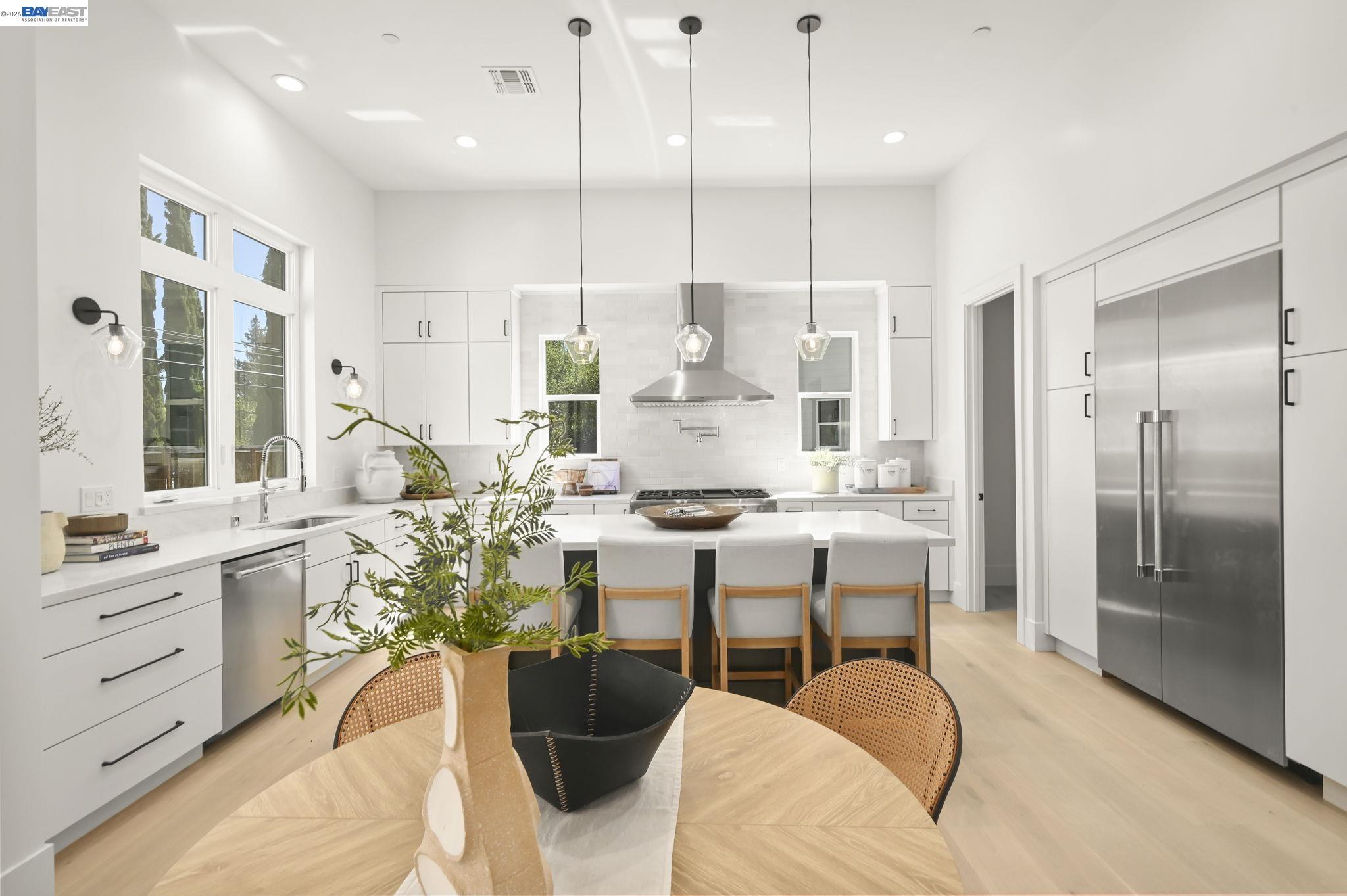 Detail Gallery Image 4 of 21 For 102 Providence Place, Pleasant Hill,  CA 94523 - 5 Beds | 3/1 Baths