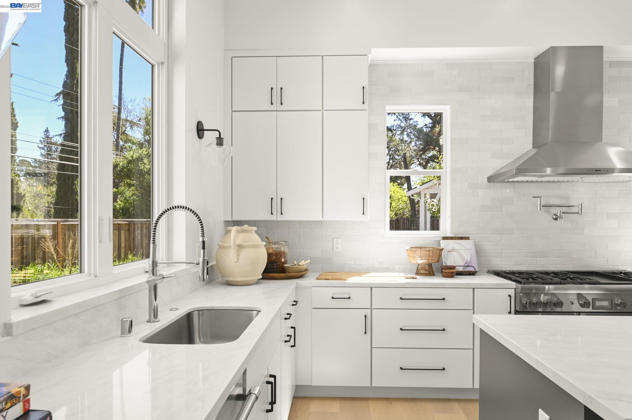 Detail Gallery Image 5 of 21 For 102 Providence Place, Pleasant Hill,  CA 94523 - 5 Beds | 3/1 Baths