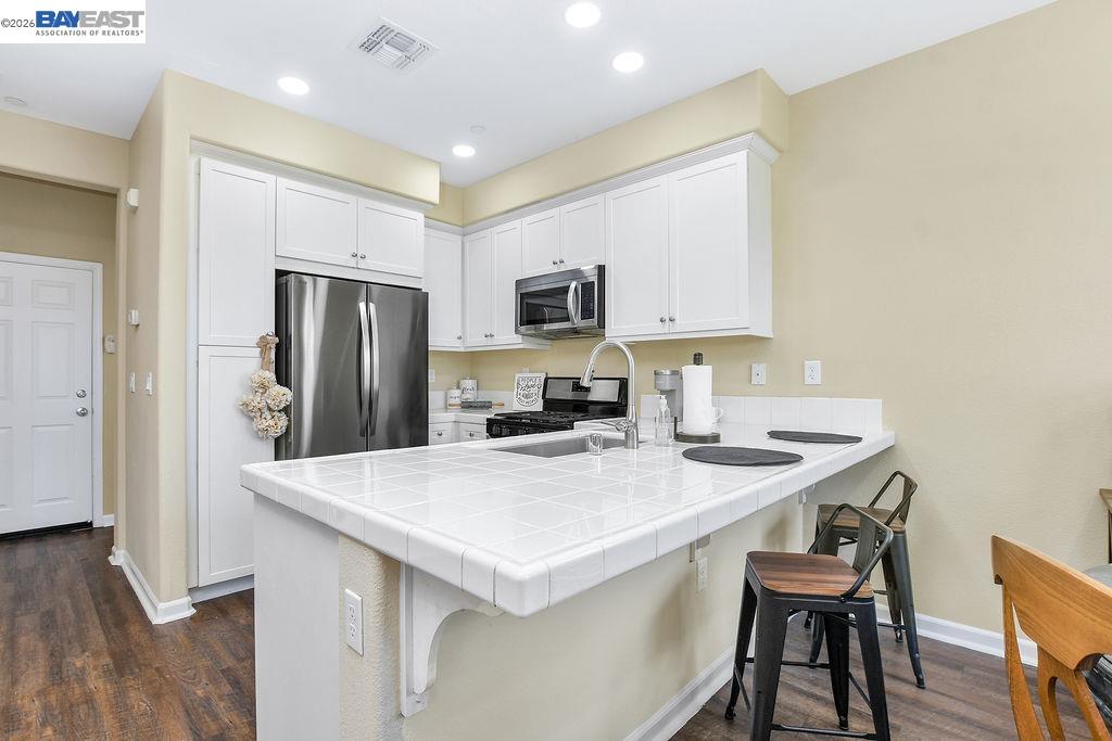 Detail Gallery Image 11 of 37 For 810 Queen Palm Ln, Brentwood,  CA 94513 - 4 Beds | 2/1 Baths