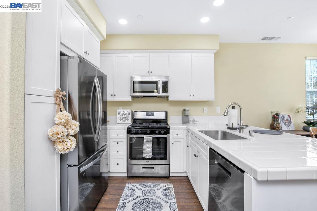 Detail Gallery Image 12 of 37 For 810 Queen Palm Ln, Brentwood,  CA 94513 - 4 Beds | 2/1 Baths