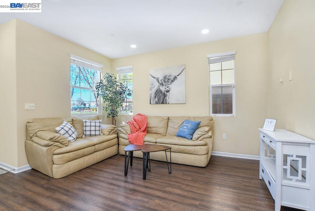 Detail Gallery Image 15 of 37 For 810 Queen Palm Ln, Brentwood,  CA 94513 - 4 Beds | 2/1 Baths