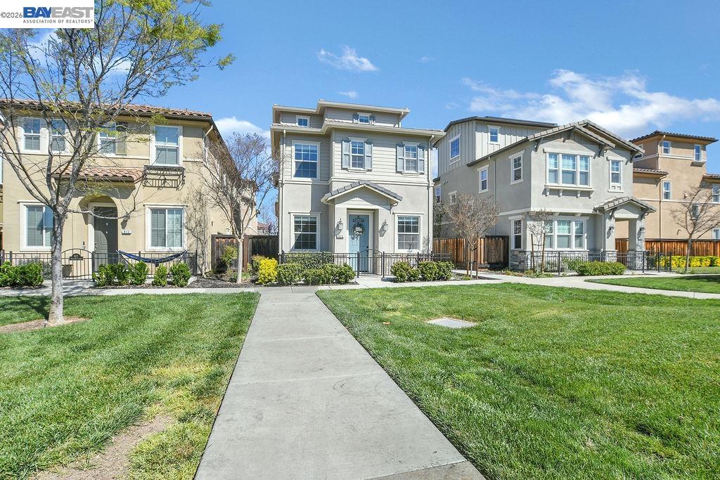 Detail Gallery Image 4 of 37 For 810 Queen Palm Ln, Brentwood,  CA 94513 - 4 Beds | 2/1 Baths