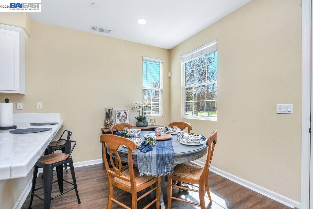 Detail Gallery Image 10 of 37 For 810 Queen Palm Ln, Brentwood,  CA 94513 - 4 Beds | 2/1 Baths