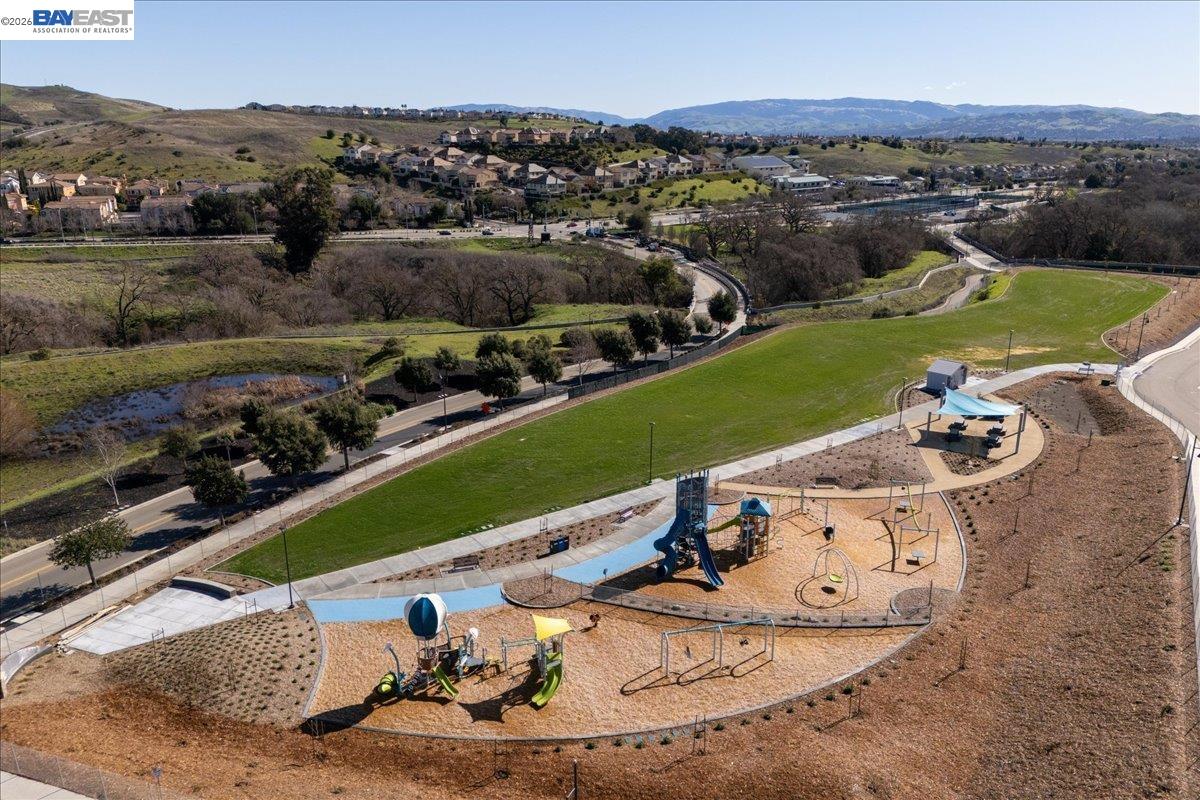 Detail Gallery Image 37 of 38 For 4026 Chalk Hill Way, Dublin,  CA 94568 - 3 Beds | 2/1 Baths