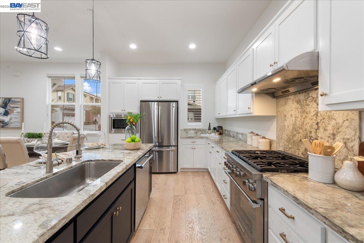 Detail Gallery Image 7 of 38 For 4026 Chalk Hill Way, Dublin,  CA 94568 - 3 Beds | 2/1 Baths