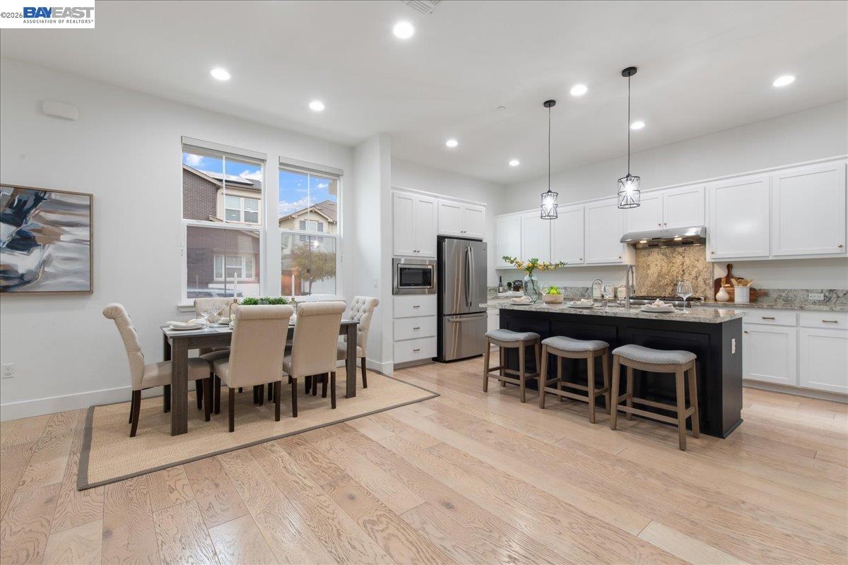 Detail Gallery Image 9 of 38 For 4026 Chalk Hill Way, Dublin,  CA 94568 - 3 Beds | 2/1 Baths