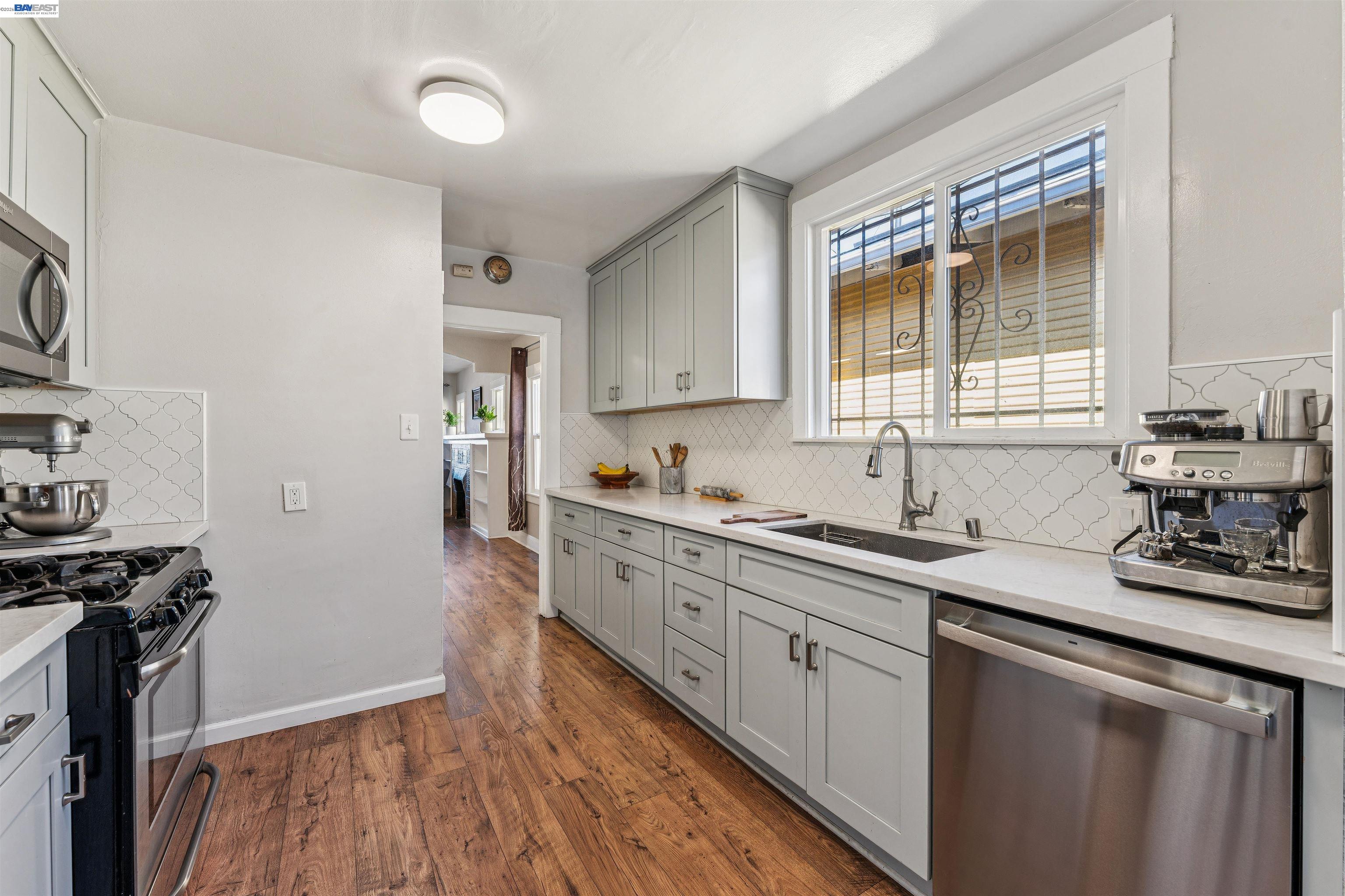 Detail Gallery Image 11 of 33 For 1262 94th Avenue, Oakland,  CA 94603 - 2 Beds | 1 Baths