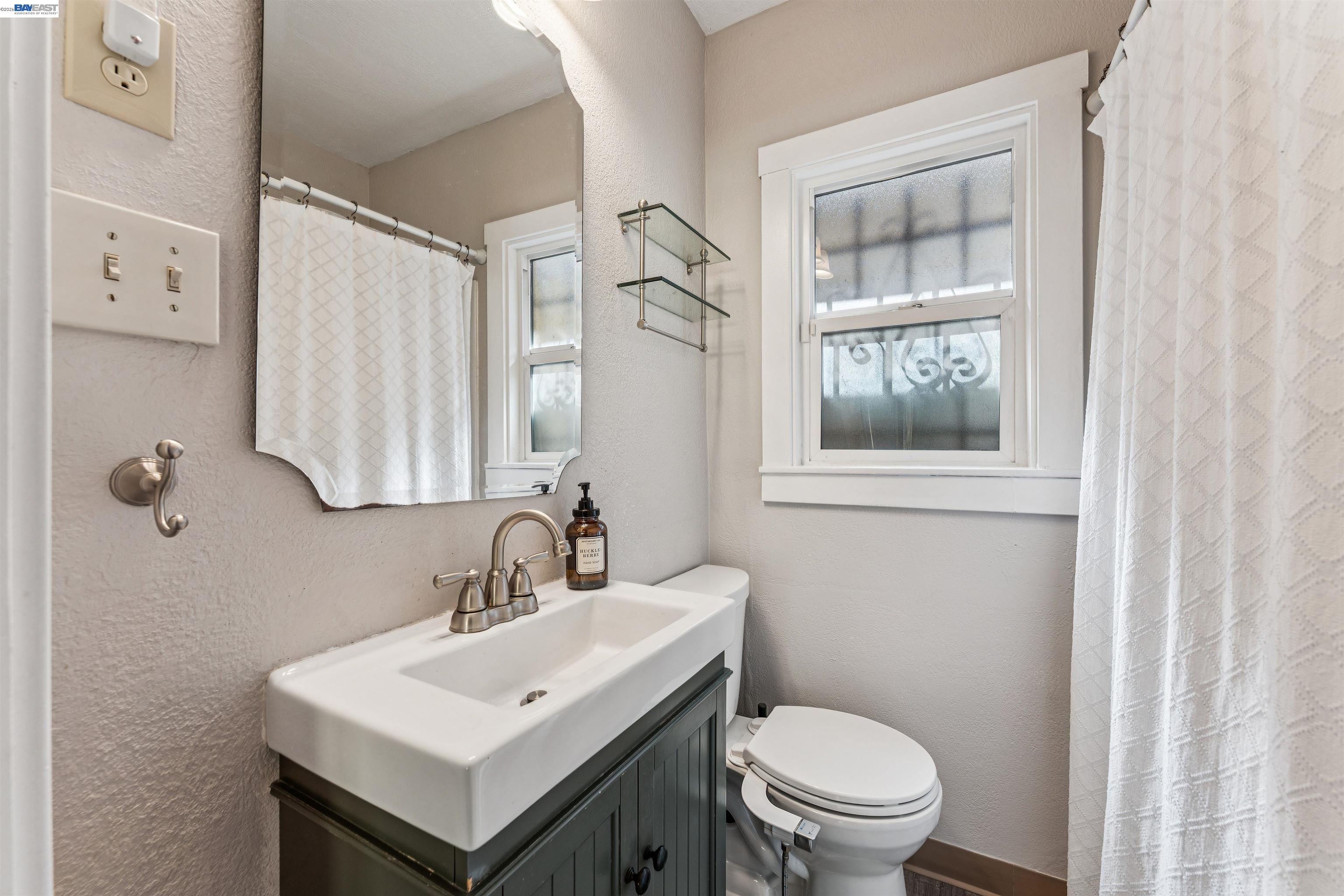 Detail Gallery Image 21 of 33 For 1262 94th Avenue, Oakland,  CA 94603 - 2 Beds | 1 Baths