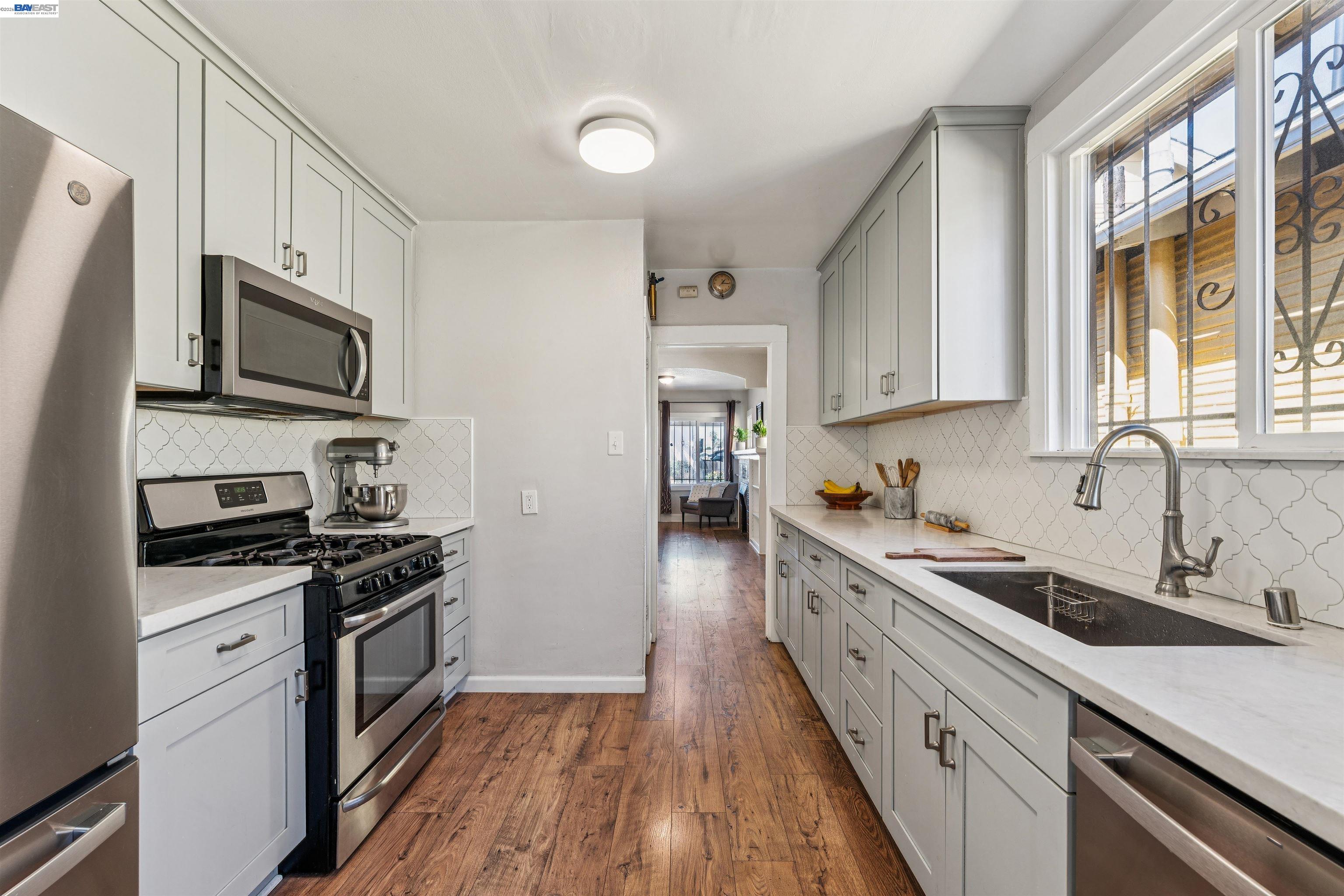 Detail Gallery Image 9 of 33 For 1262 94th Avenue, Oakland,  CA 94603 - 2 Beds | 1 Baths