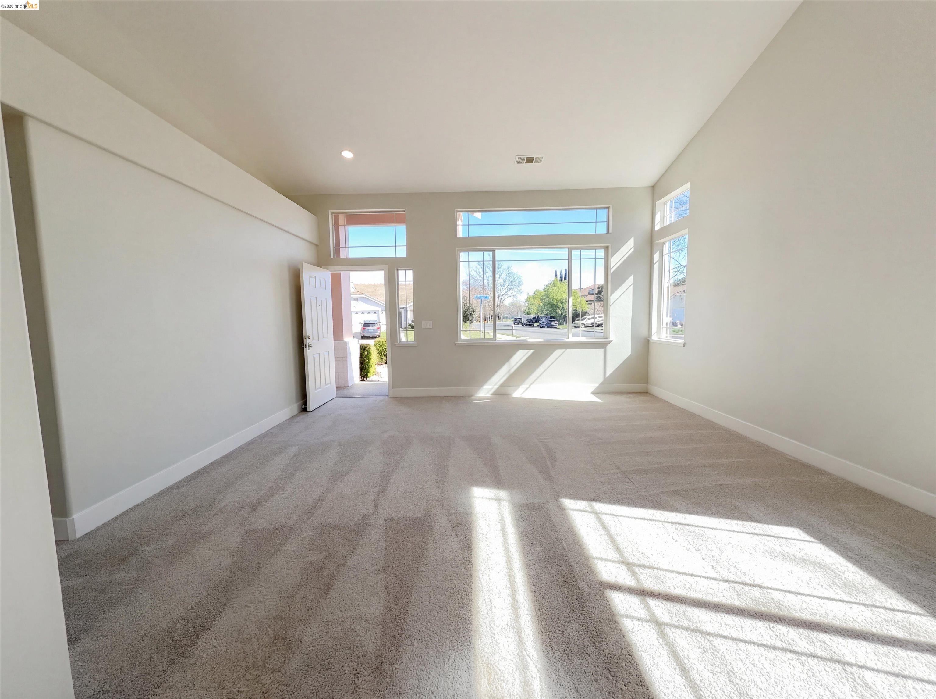 Detail Gallery Image 6 of 36 For 300 Perkins Ct, Suisun City,  CA 94585 - 4 Beds | 2 Baths