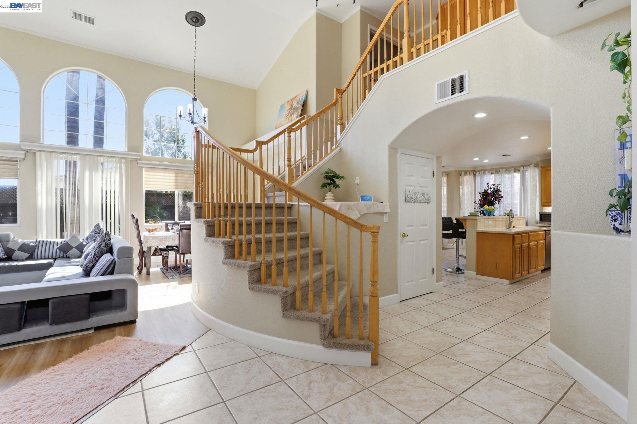 Detail Gallery Image 12 of 51 For 9740 Linnet Ct, Gilroy,  CA 95020 - 4 Beds | 3 Baths