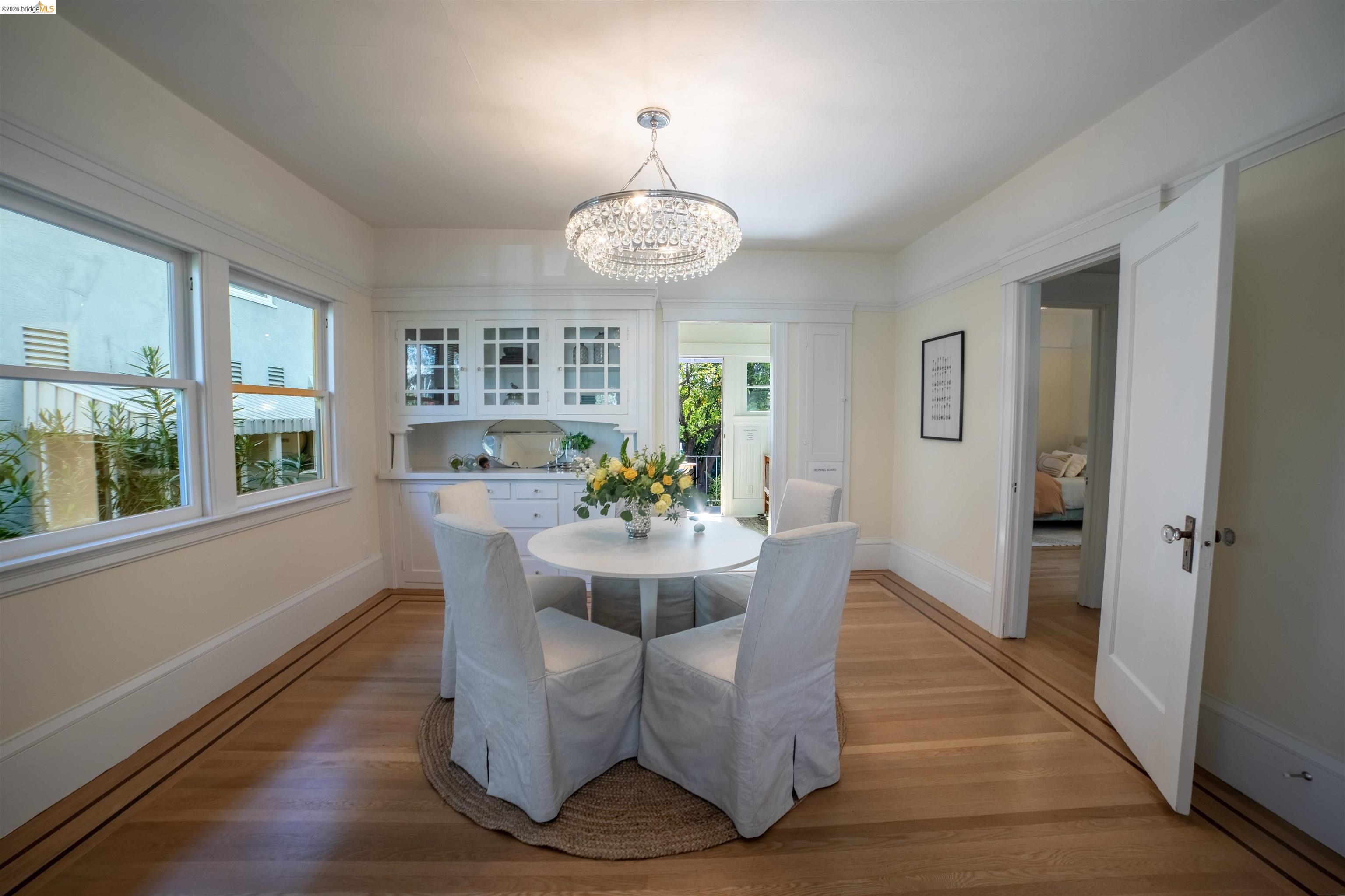 Detail Gallery Image 11 of 41 For 5264 Locksley Ave, Oakland,  CA 94618 - 2 Beds | 1 Baths