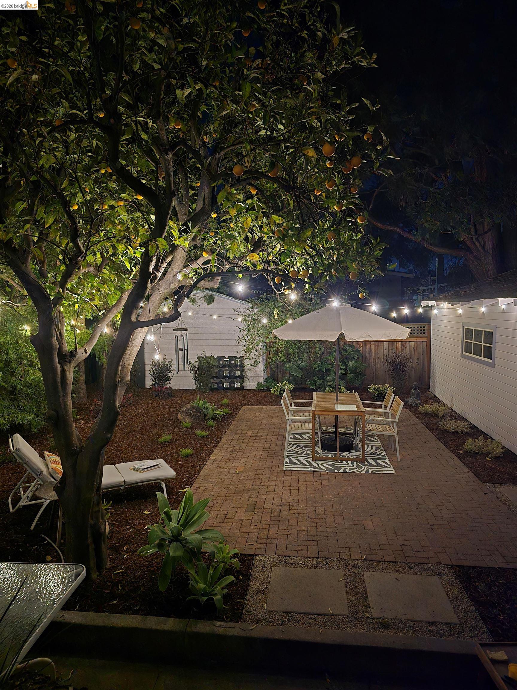 Detail Gallery Image 13 of 13 For 5264 Locksley Ave, Oakland,  CA 94618 - 2 Beds | 1 Baths