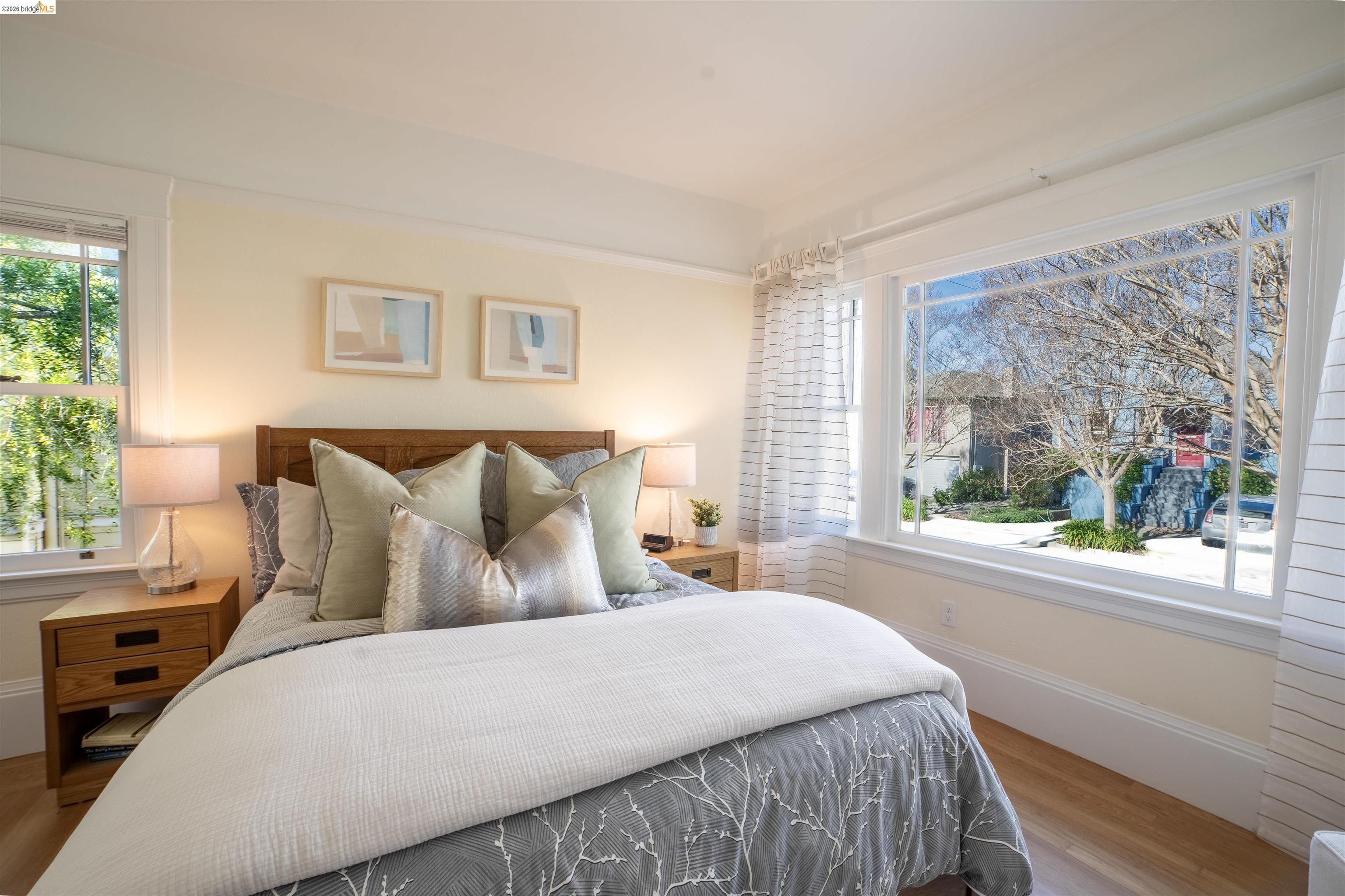 Detail Gallery Image 13 of 41 For 5264 Locksley Ave, Oakland,  CA 94618 - 2 Beds | 1 Baths