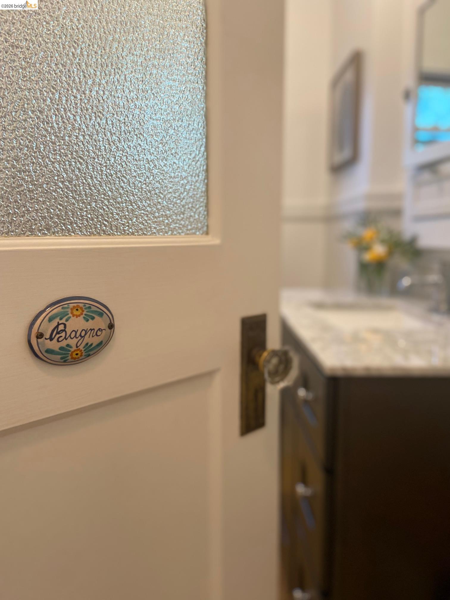 Detail Gallery Image 16 of 41 For 5264 Locksley Ave, Oakland,  CA 94618 - 2 Beds | 1 Baths