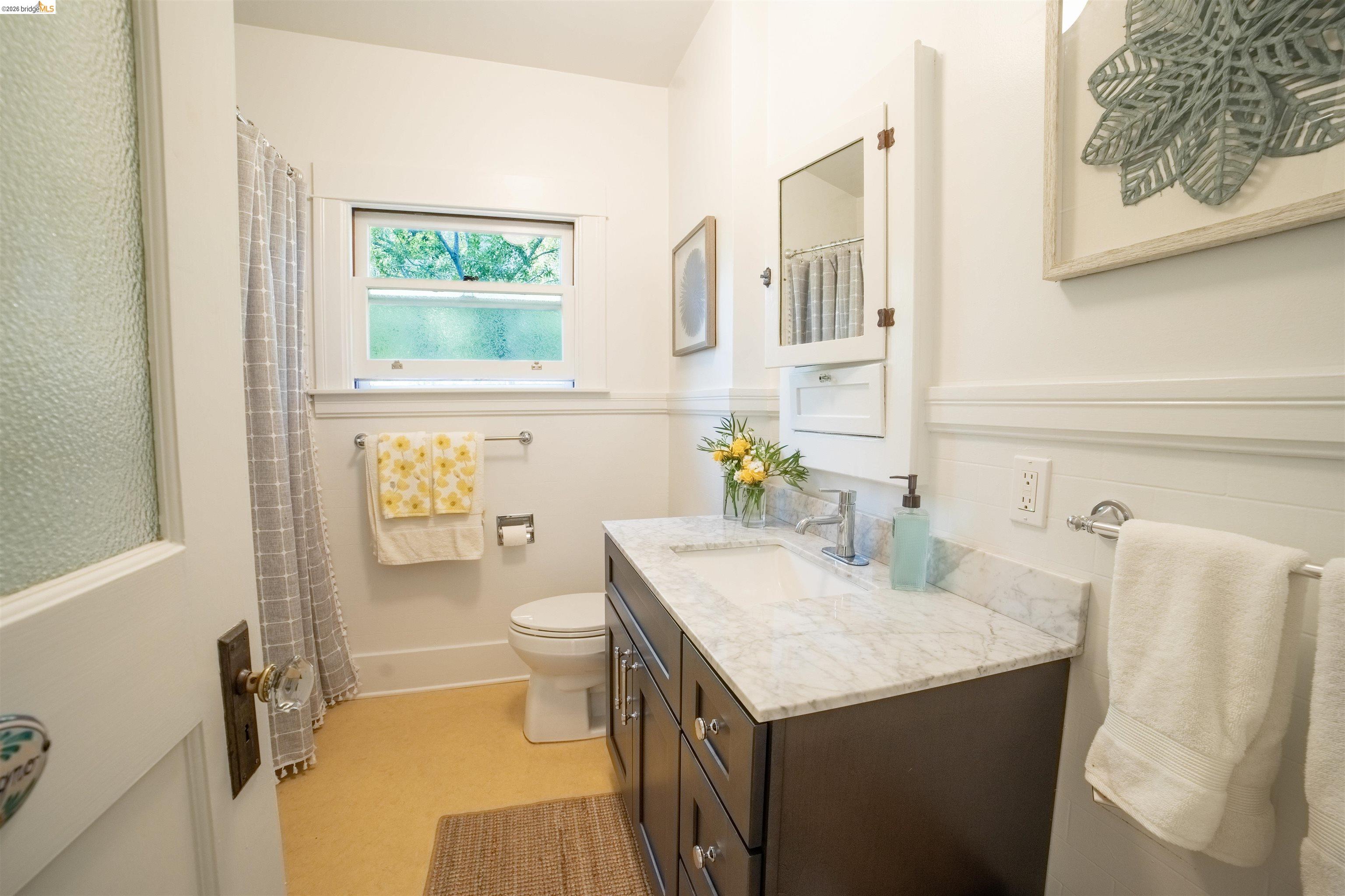 Detail Gallery Image 18 of 41 For 5264 Locksley Ave, Oakland,  CA 94618 - 2 Beds | 1 Baths