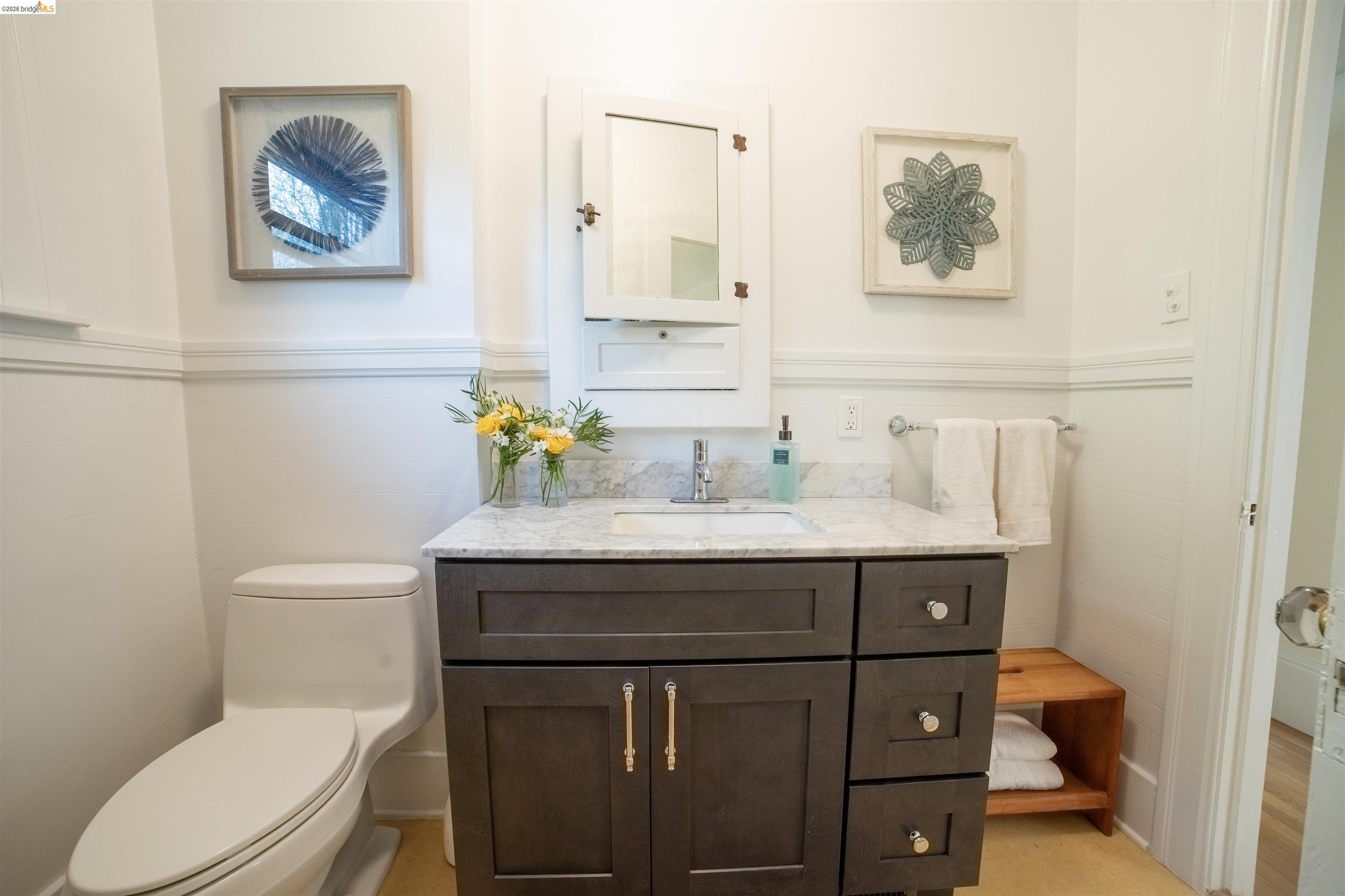 Detail Gallery Image 19 of 41 For 5264 Locksley Ave, Oakland,  CA 94618 - 2 Beds | 1 Baths