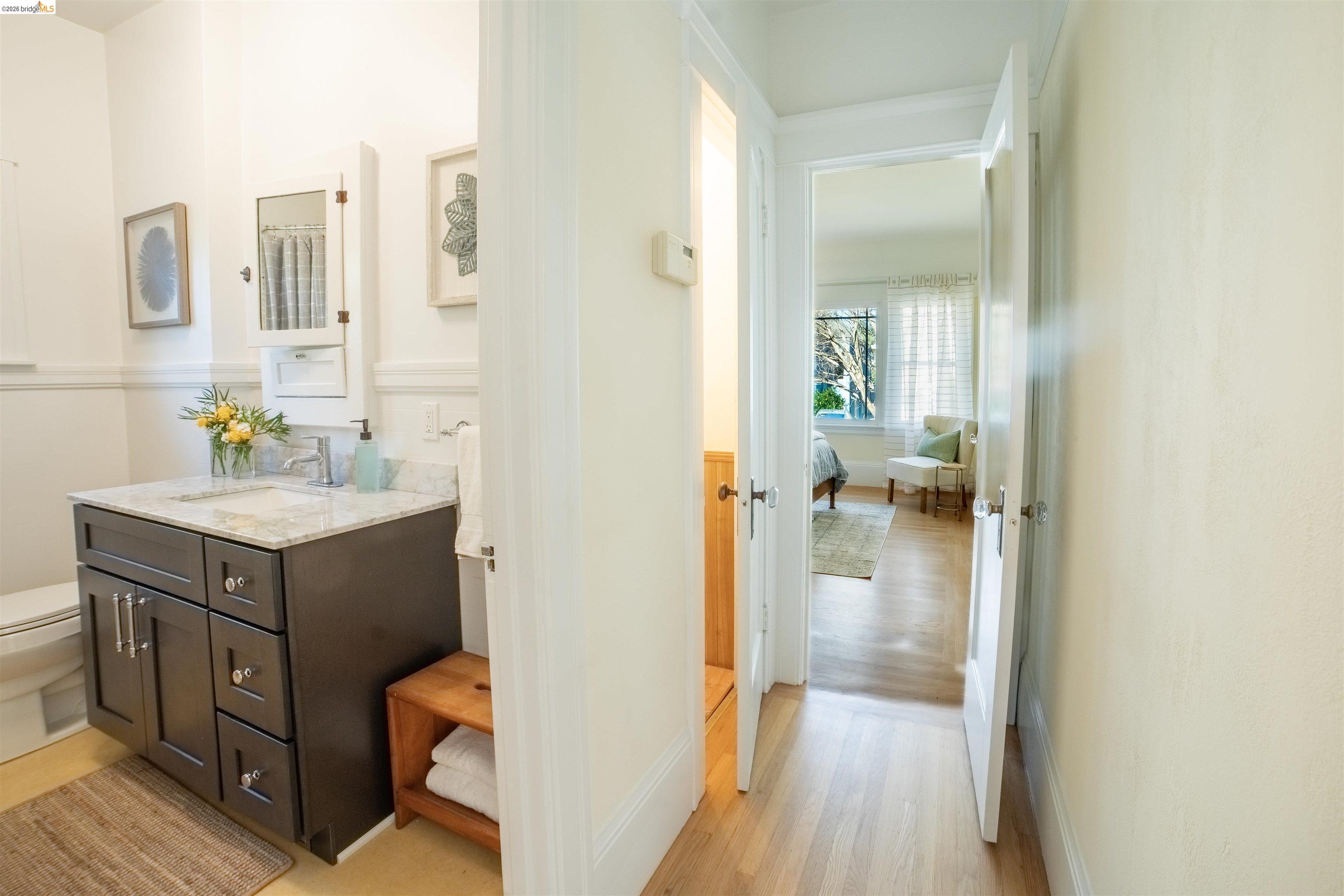 Detail Gallery Image 20 of 41 For 5264 Locksley Ave, Oakland,  CA 94618 - 2 Beds | 1 Baths