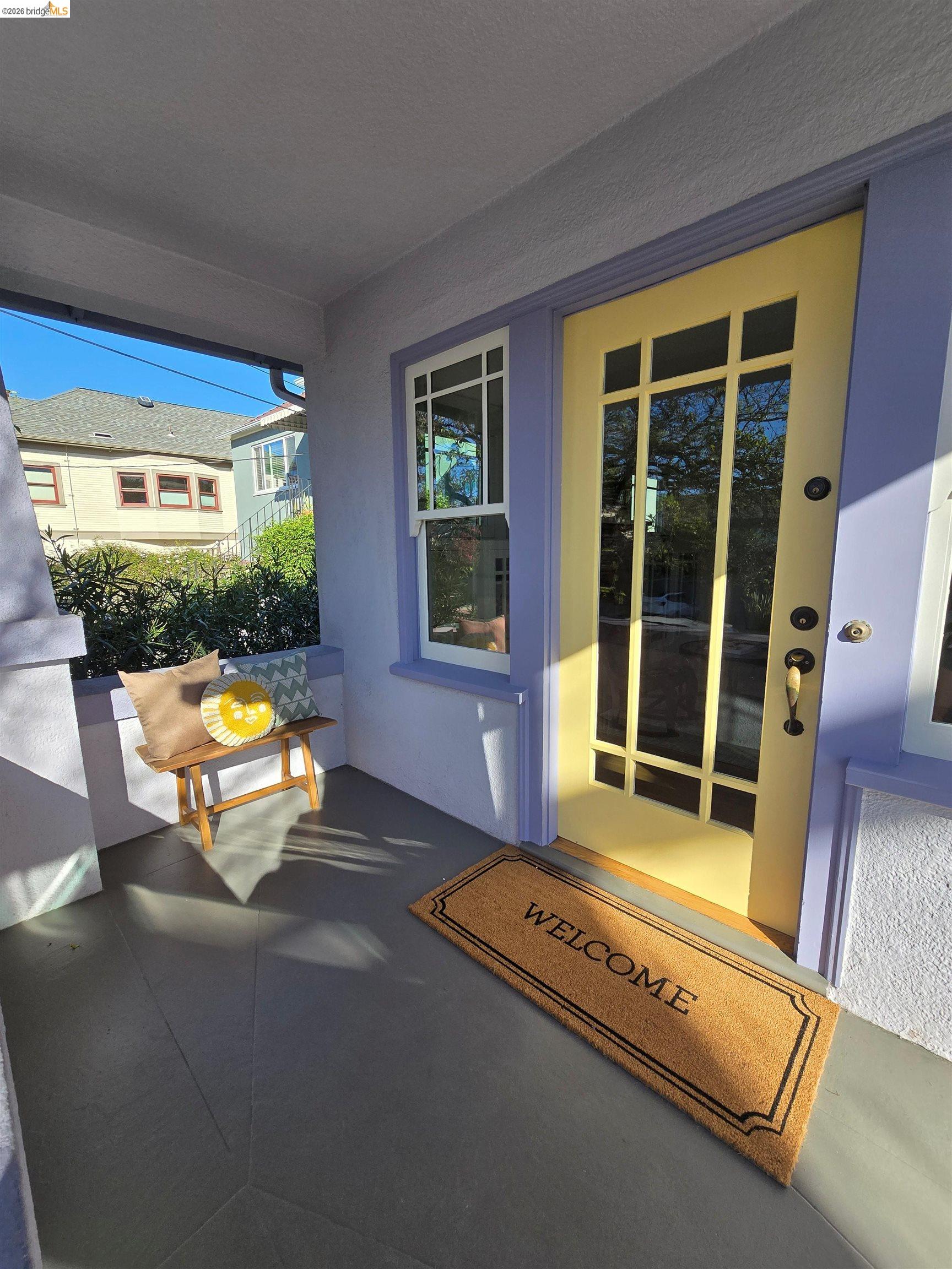 Detail Gallery Image 3 of 13 For 5264 Locksley Ave, Oakland,  CA 94618 - 2 Beds | 1 Baths