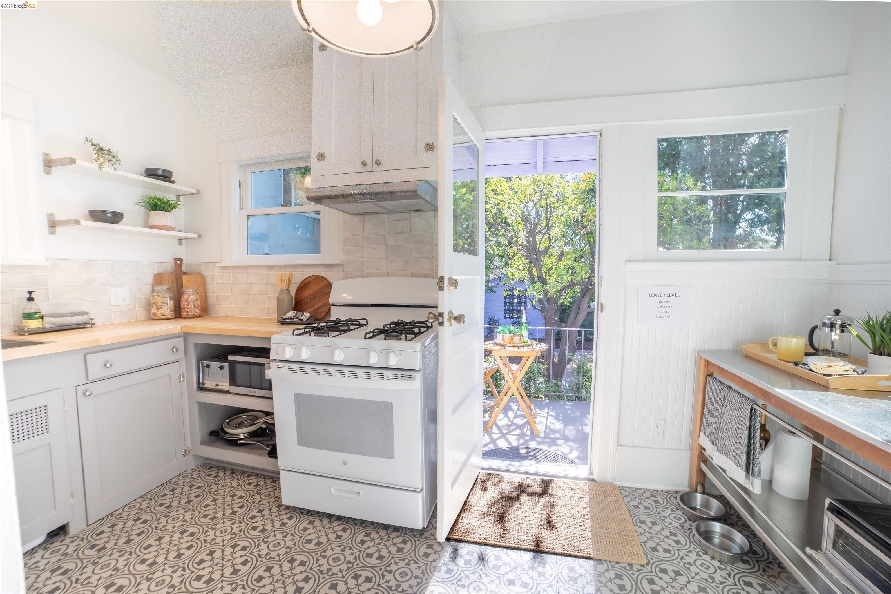 Detail Gallery Image 23 of 41 For 5264 Locksley Ave, Oakland,  CA 94618 - 2 Beds | 1 Baths