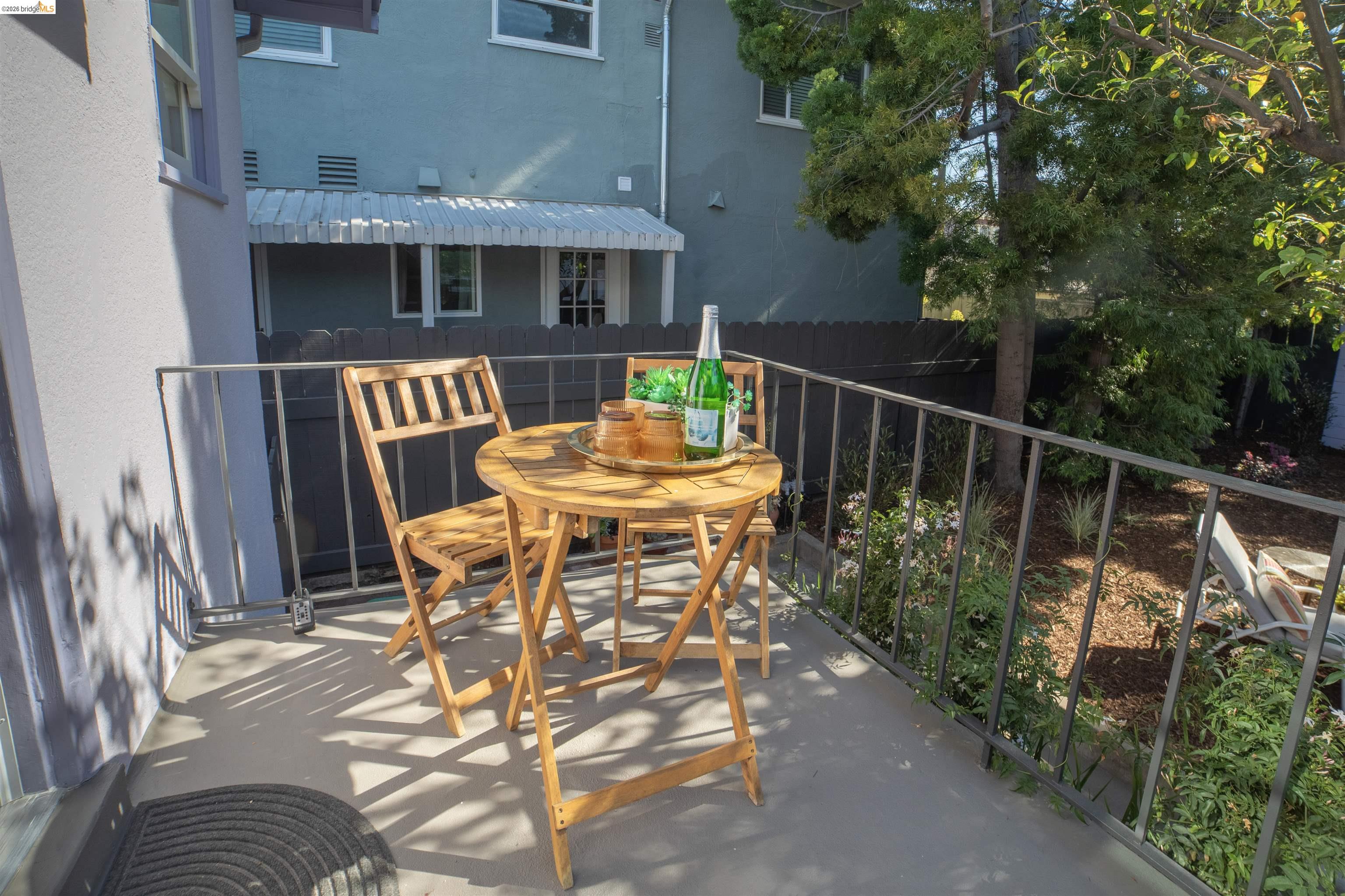 Detail Gallery Image 24 of 41 For 5264 Locksley Ave, Oakland,  CA 94618 - 2 Beds | 1 Baths