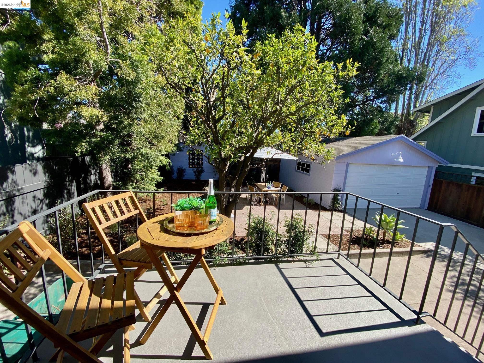 Detail Gallery Image 25 of 41 For 5264 Locksley Ave, Oakland,  CA 94618 - 2 Beds | 1 Baths