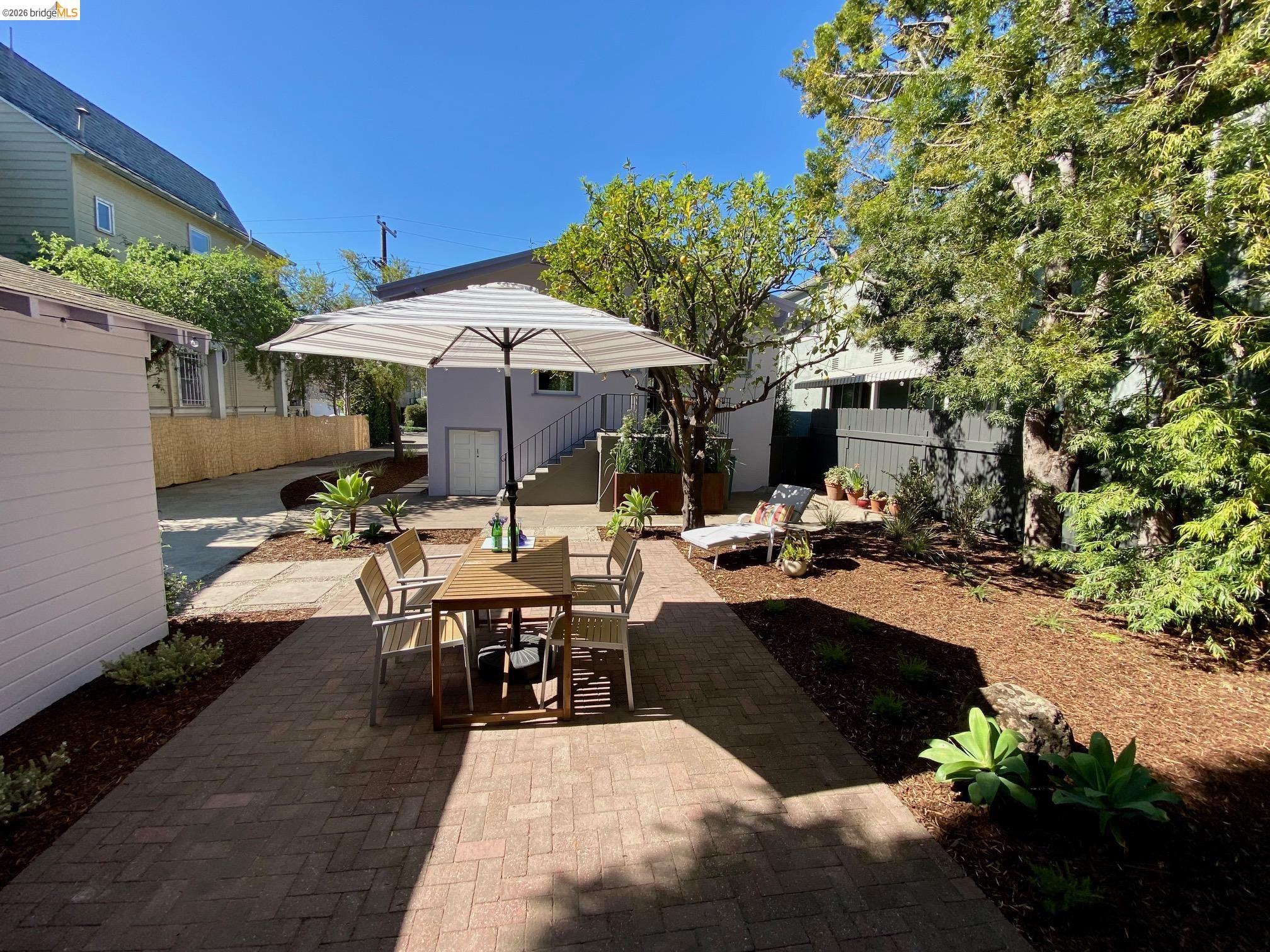 Detail Gallery Image 27 of 41 For 5264 Locksley Ave, Oakland,  CA 94618 - 2 Beds | 1 Baths