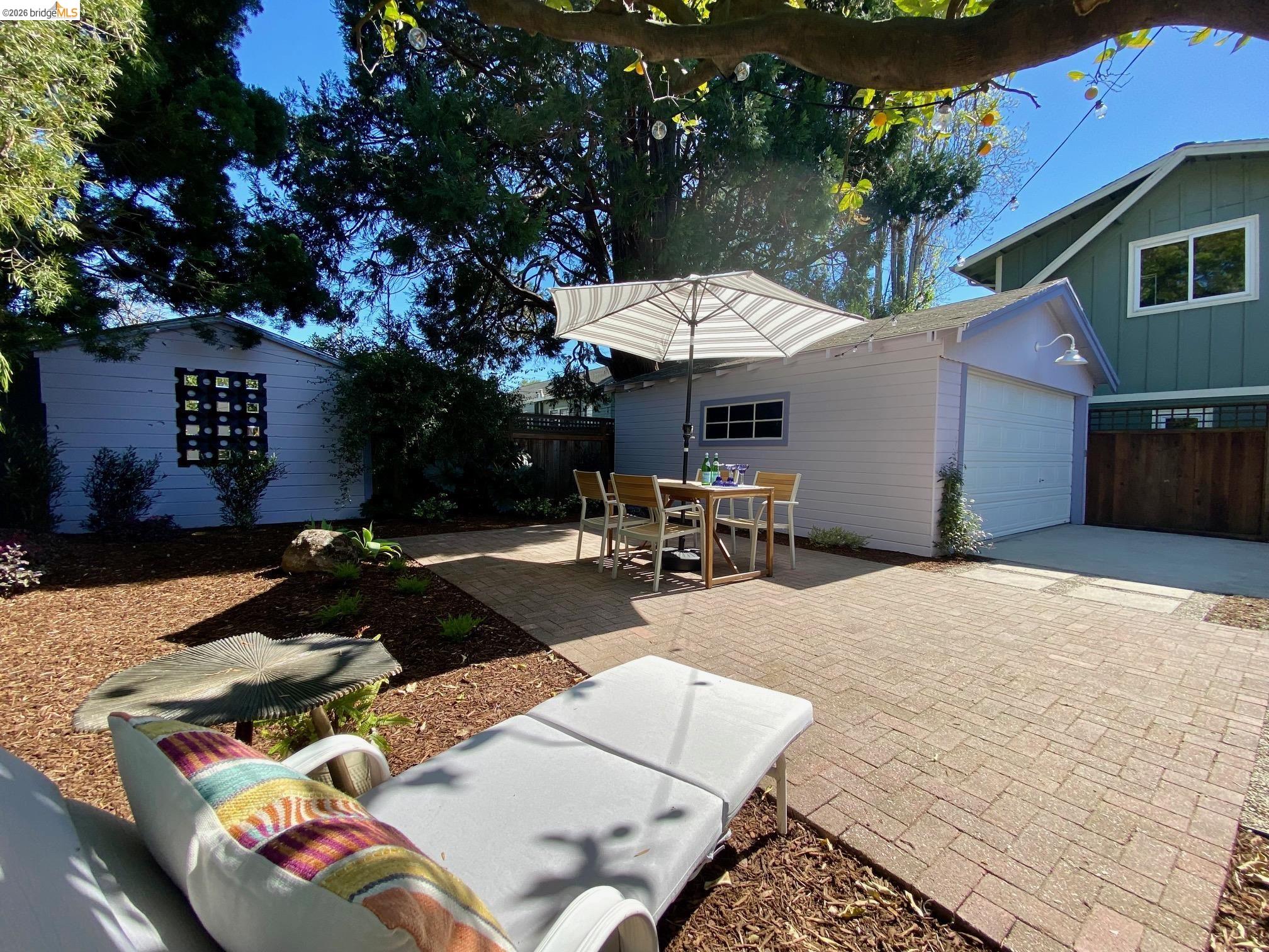 Detail Gallery Image 29 of 41 For 5264 Locksley Ave, Oakland,  CA 94618 - 2 Beds | 1 Baths