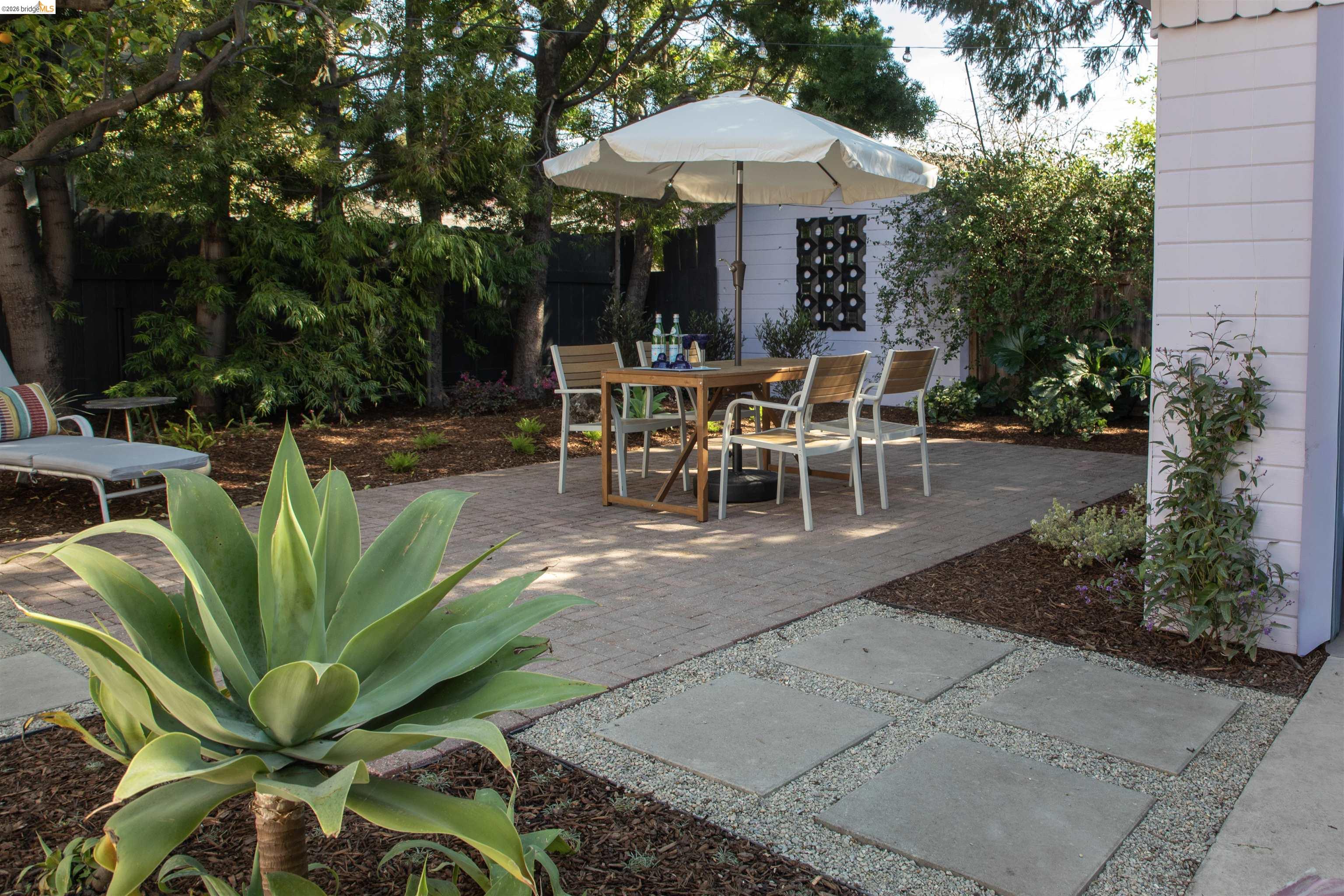 Detail Gallery Image 31 of 41 For 5264 Locksley Ave, Oakland,  CA 94618 - 2 Beds | 1 Baths