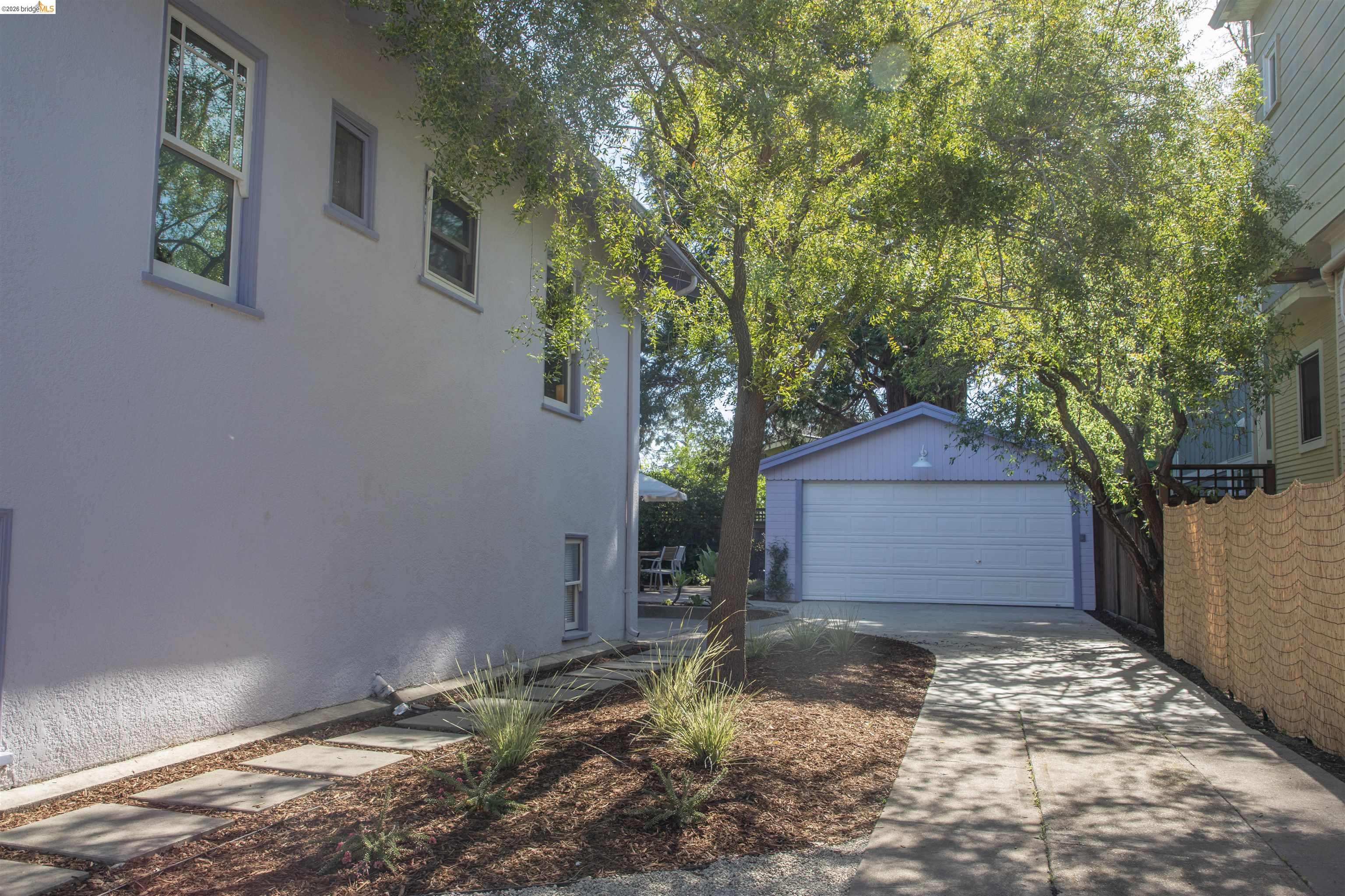 Detail Gallery Image 33 of 41 For 5264 Locksley Ave, Oakland,  CA 94618 - 2 Beds | 1 Baths