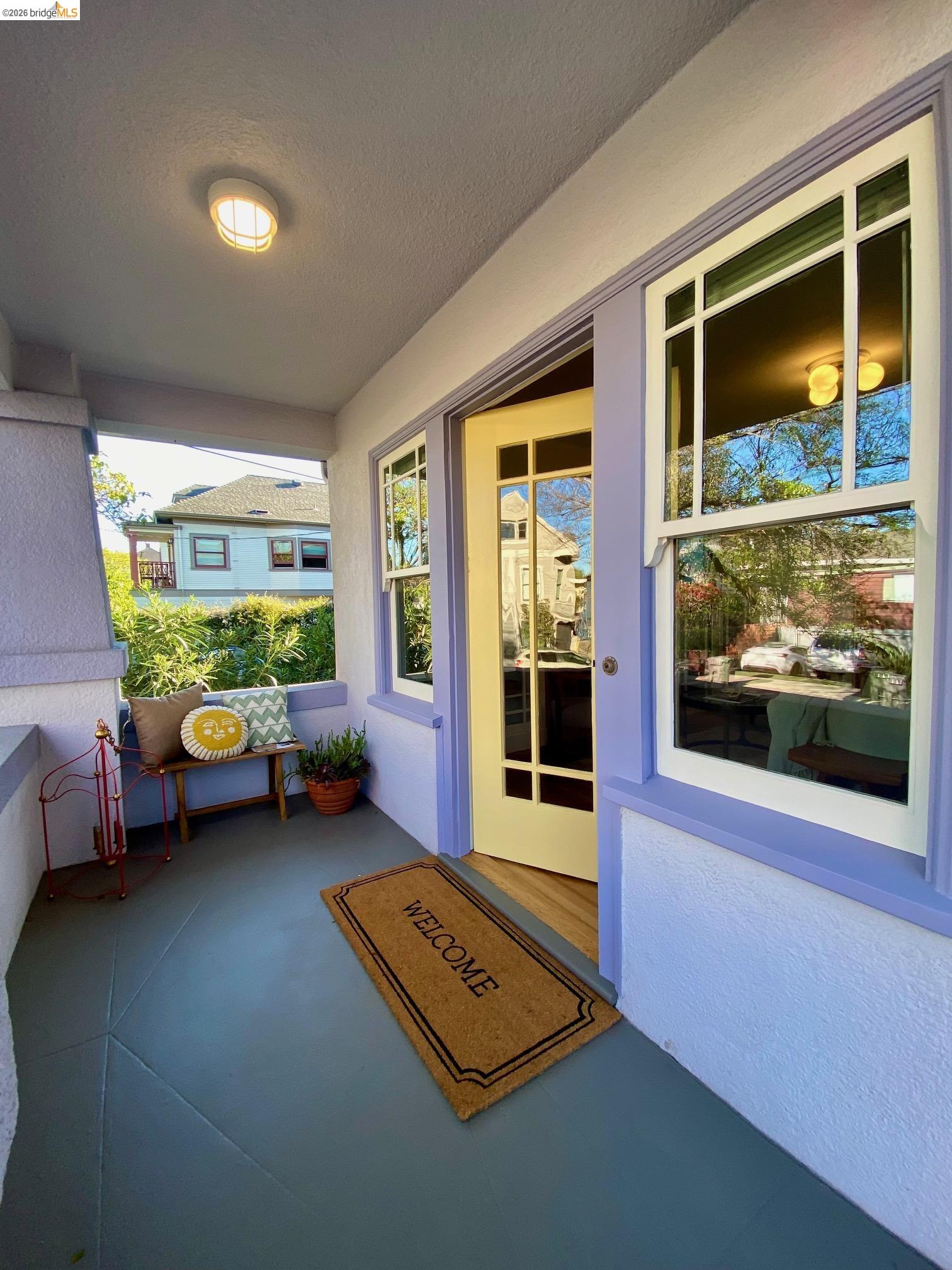 Detail Gallery Image 5 of 41 For 5264 Locksley Ave, Oakland,  CA 94618 - 2 Beds | 1 Baths